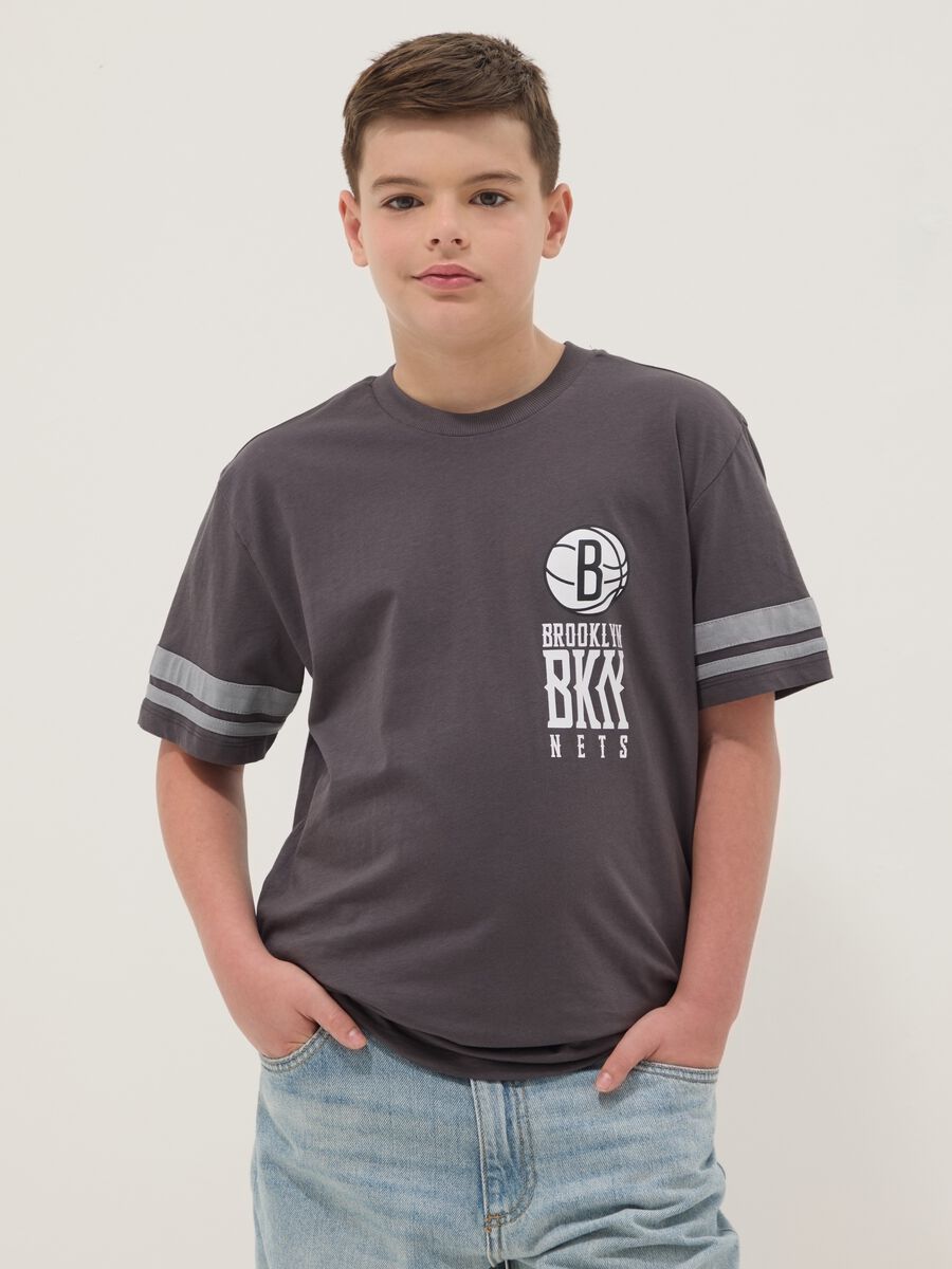 T-shirt in puro cotone grigia da ragazzo relaxed fit Brooklyn Nets_0