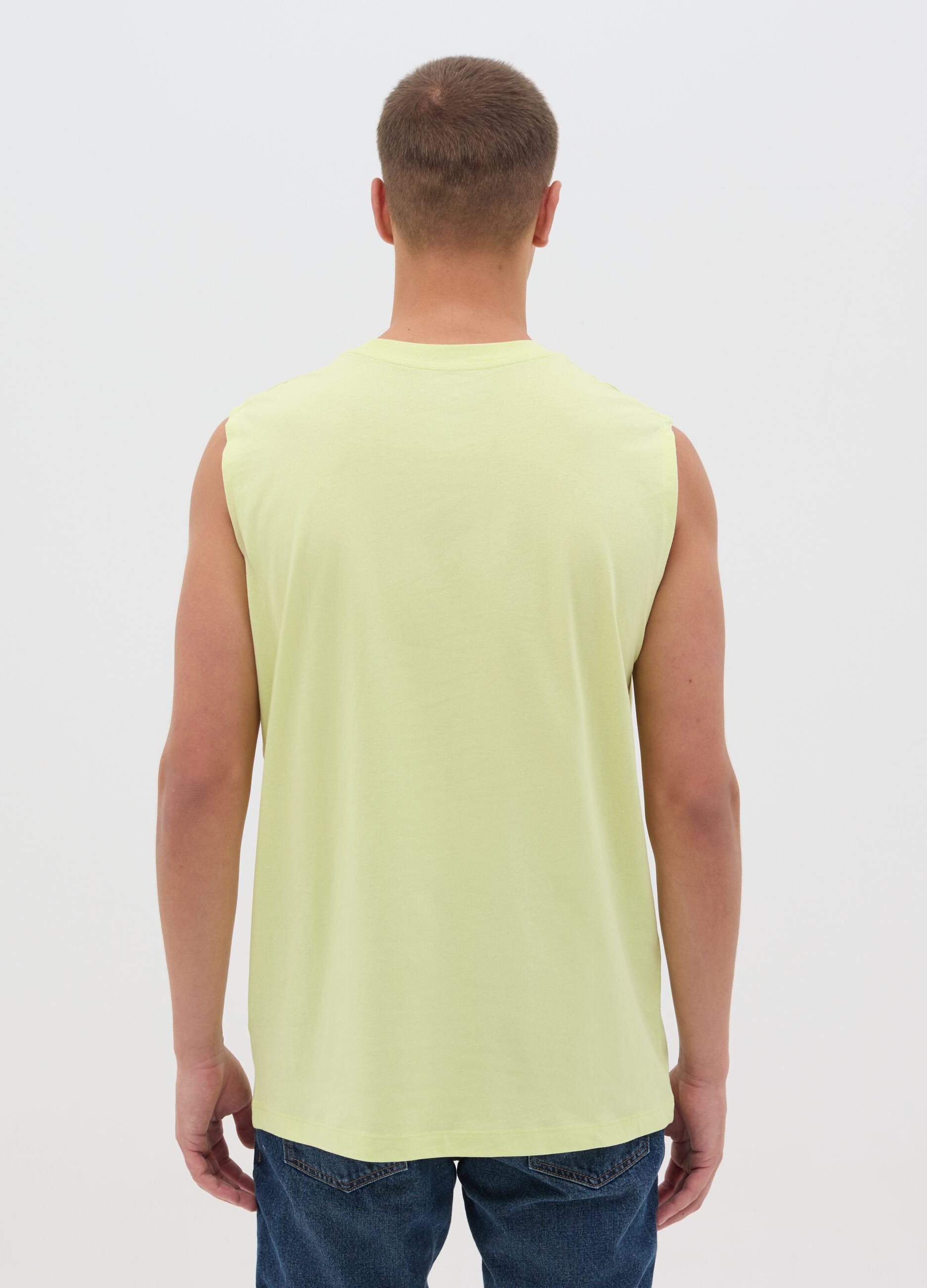 Men&rsquo;s yellow regular-fit vest top in 100% cotton with print