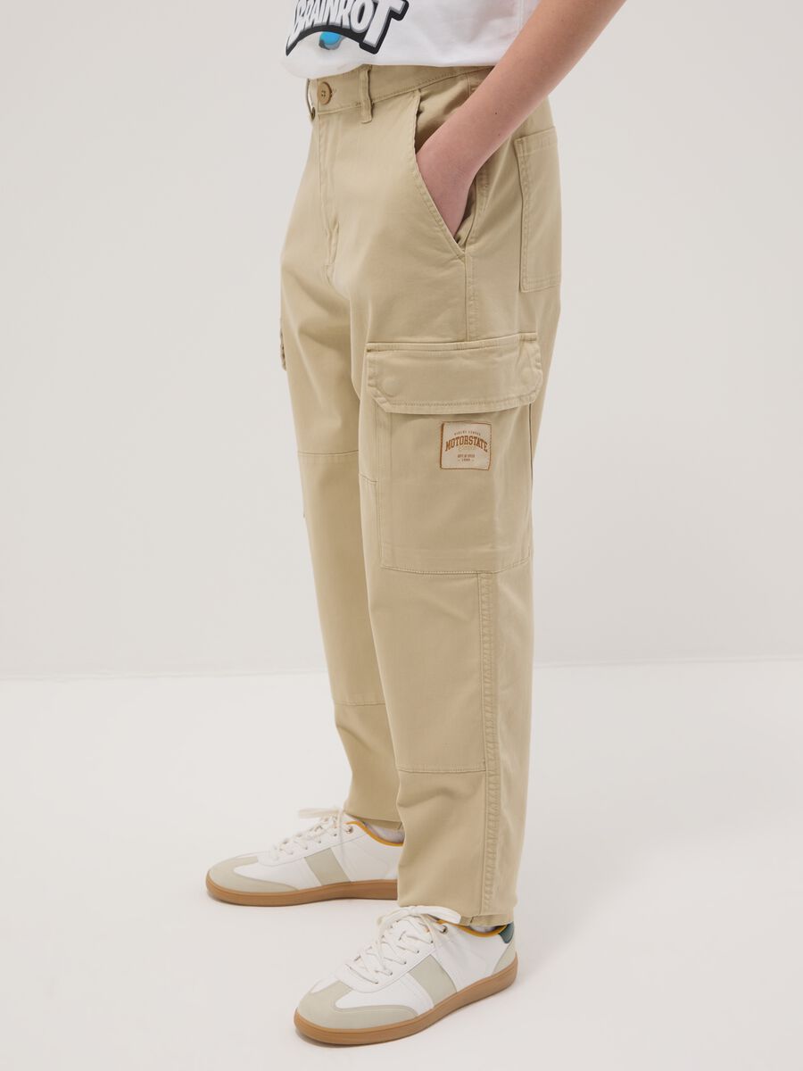 Boy's beige stretch cotton cargo trousers, regular fit_1