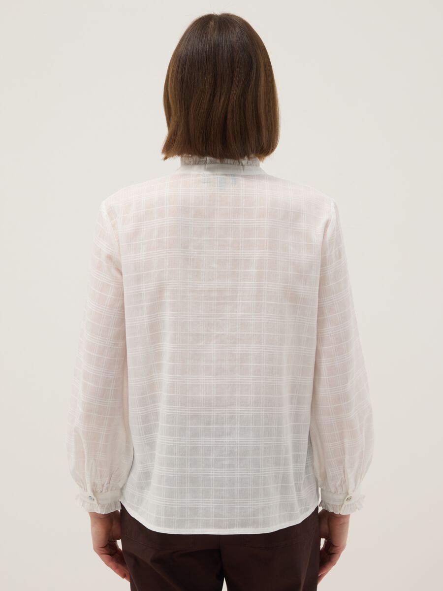 White pure cotton shirt in regular fit with plaid pattern_2