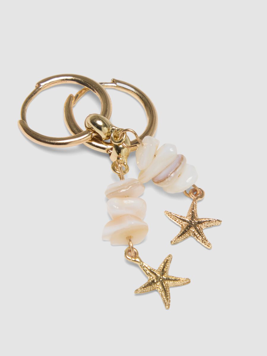 Orecchini dorati con pendente a stella marina_2