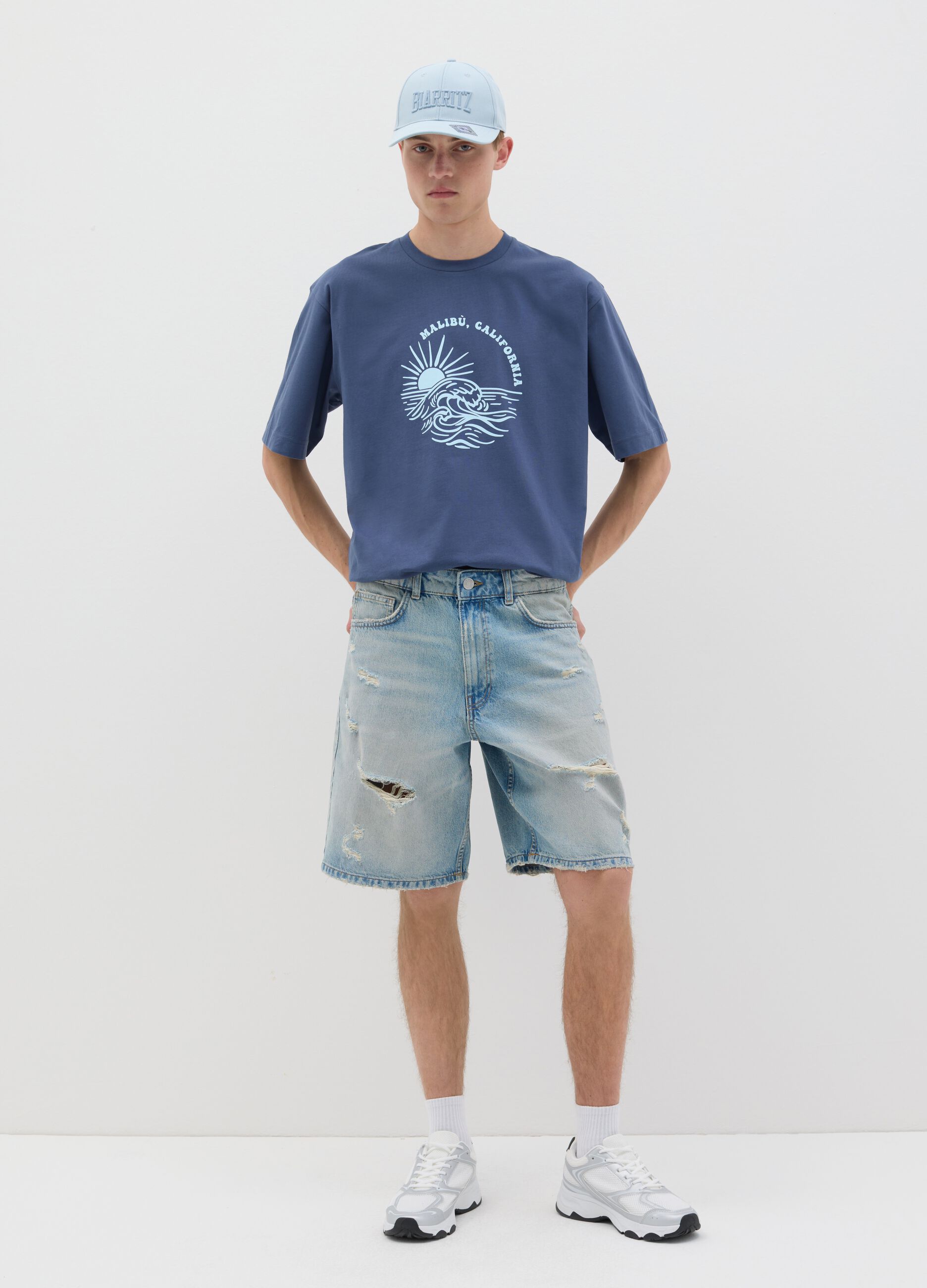 Men's 100% cotton blue boxy fit T-shirt with Surf Beach Bar print