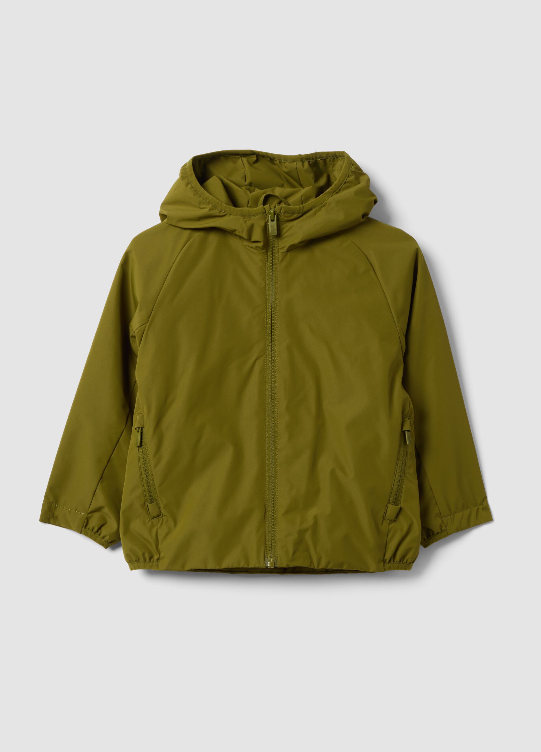 Green kids&rsquo; rain jacket with hood and zip