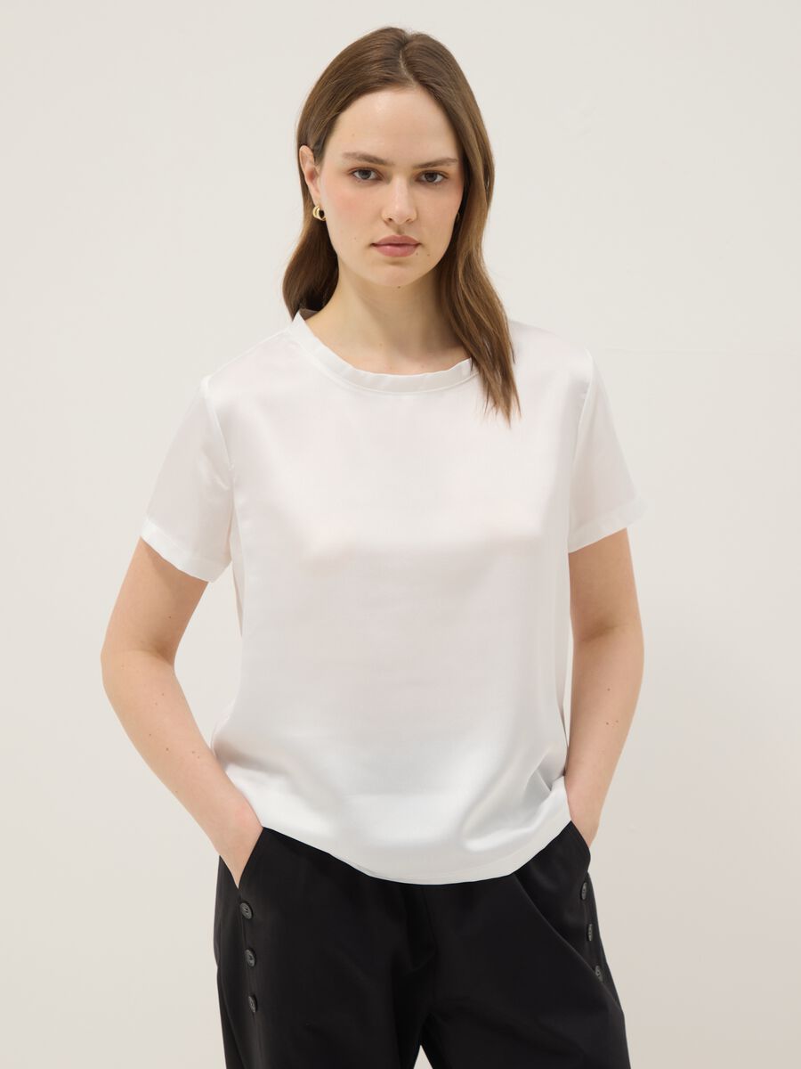 White short-sleeve T-shirt with soft neckline, regular fit_0