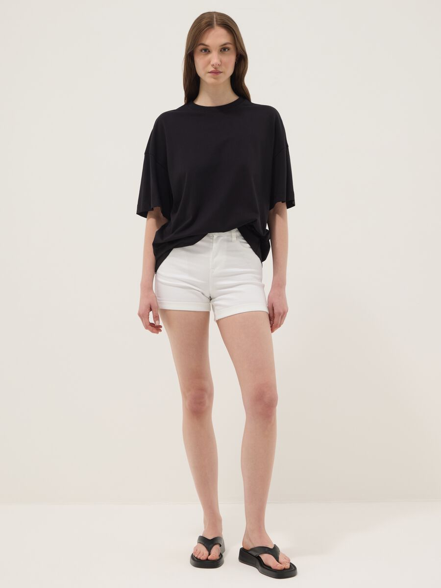 White stretch-cotton denim shorts, regular fit_0