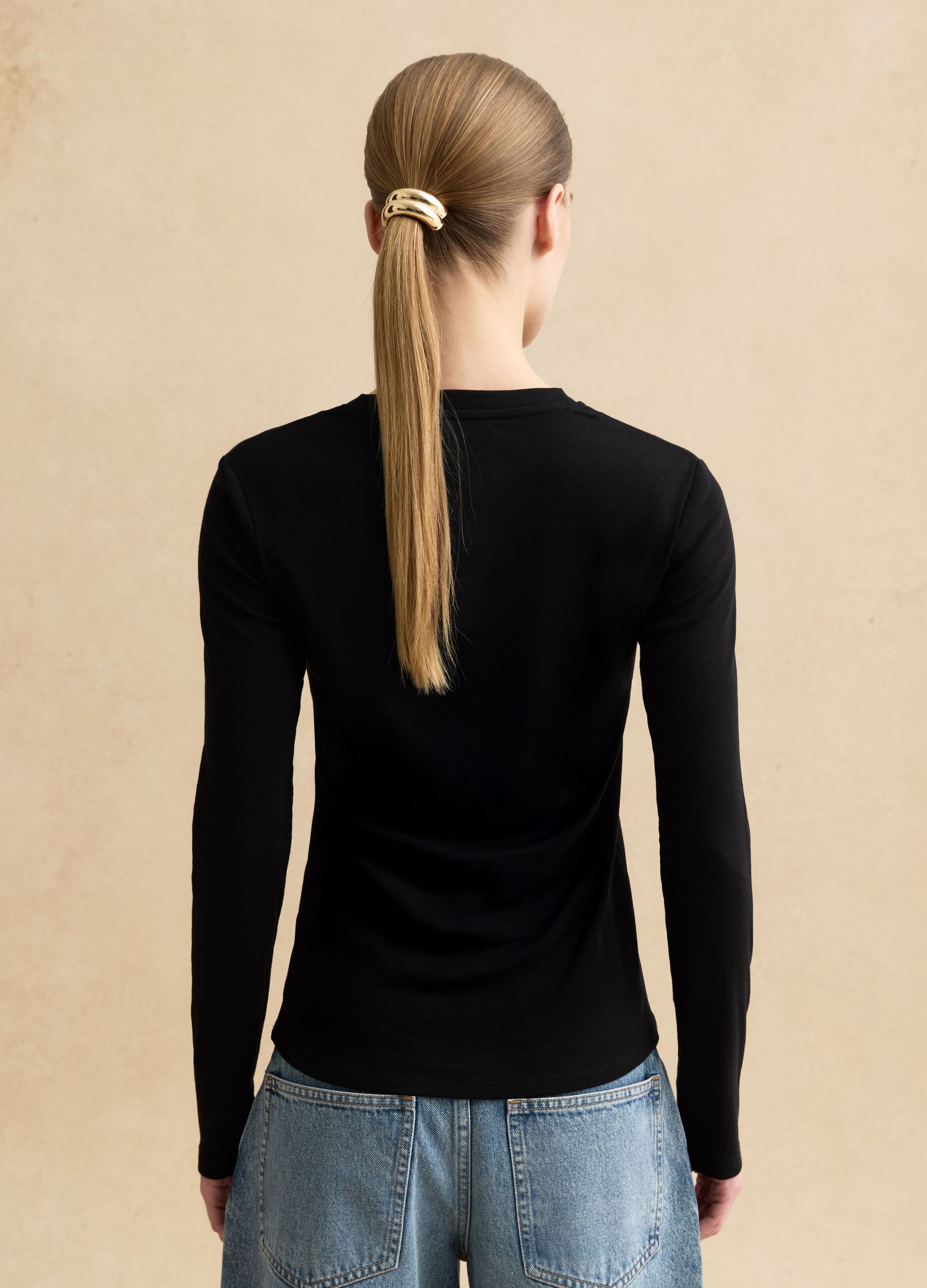 Black crew-neck long sleeve regular fit top