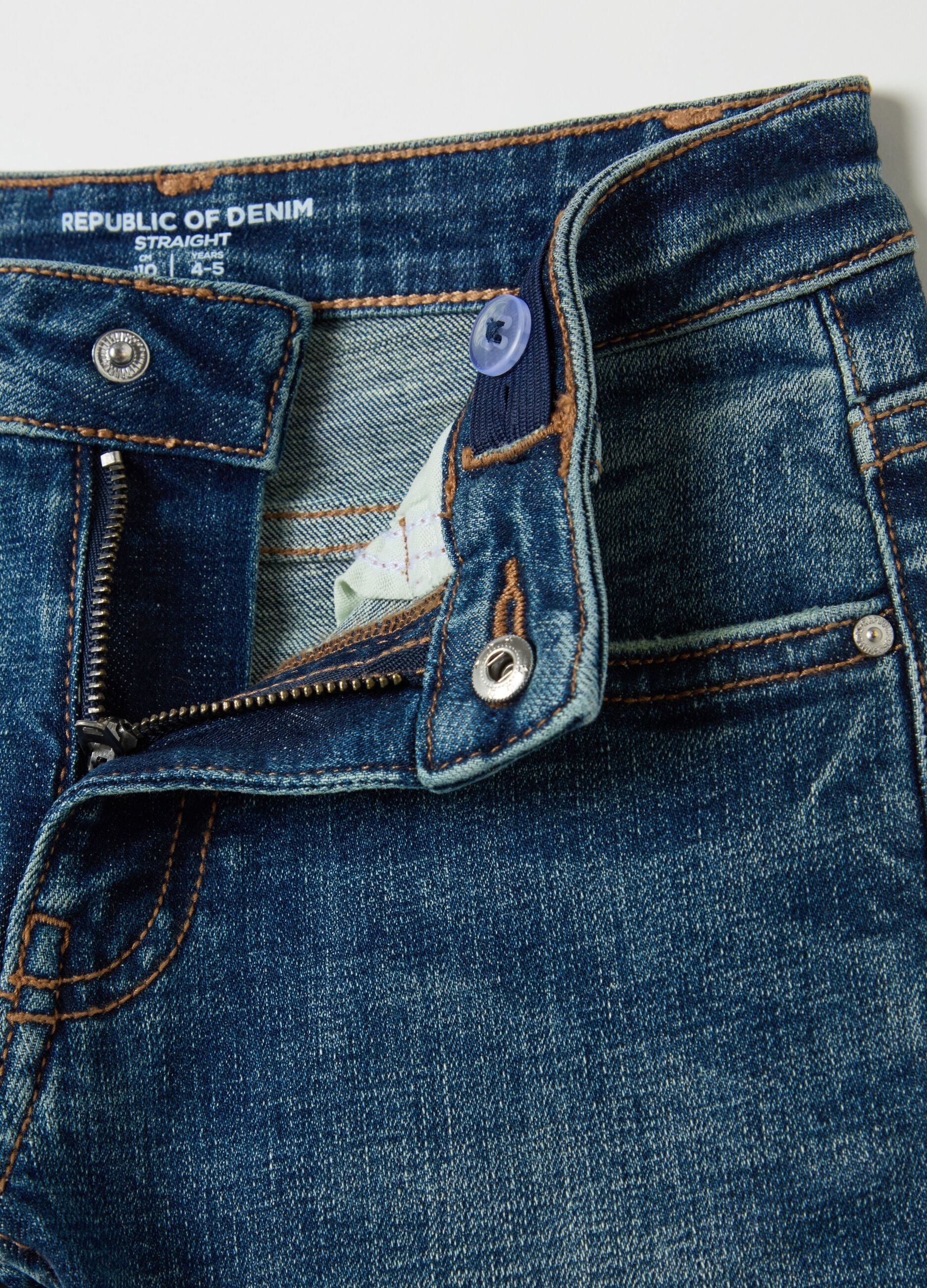 Straight-fit jeans with abrasions and print