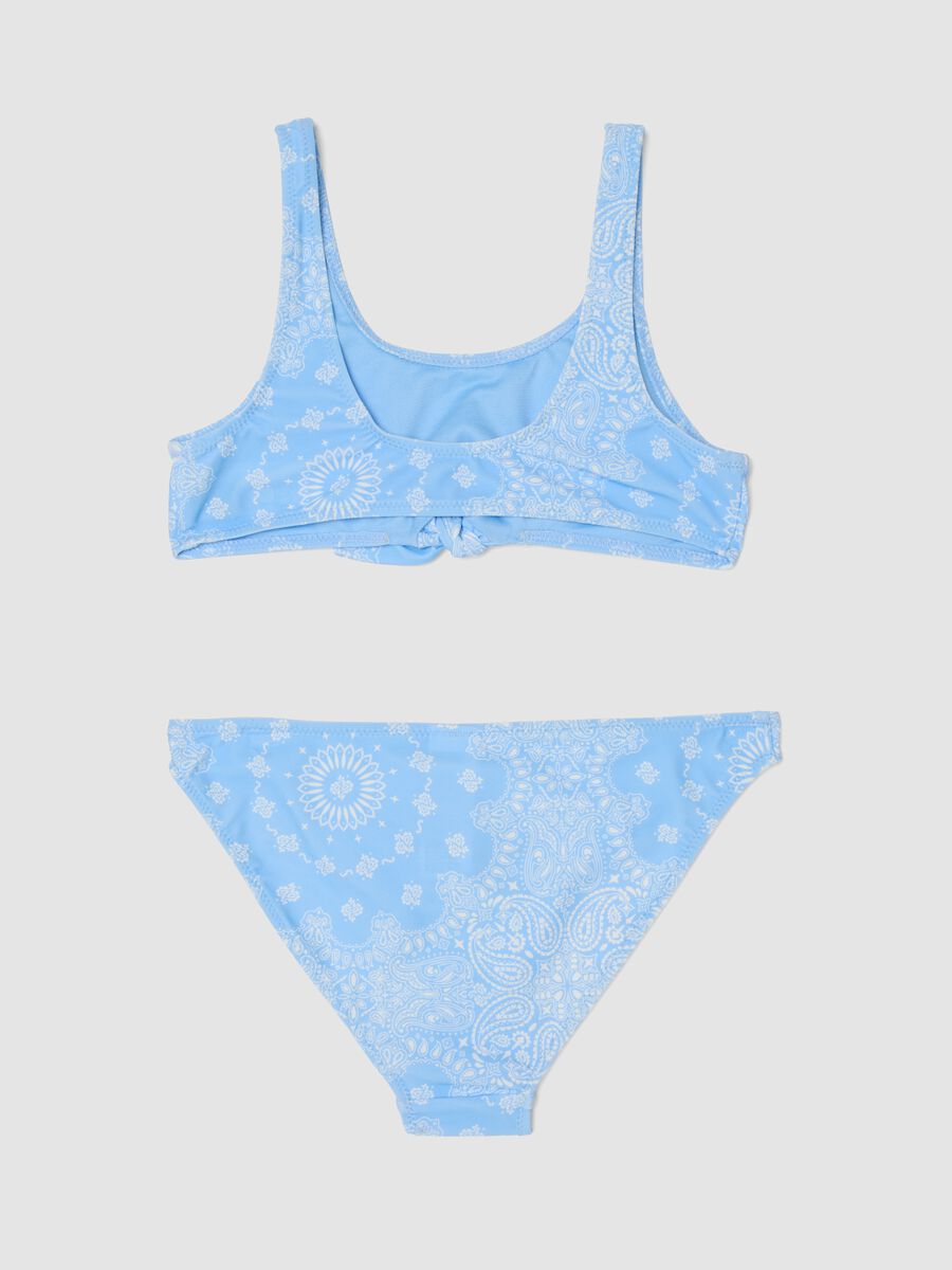 Bikini azzurro in tessuto elasticizzato con stampa paisley per bambina_1
