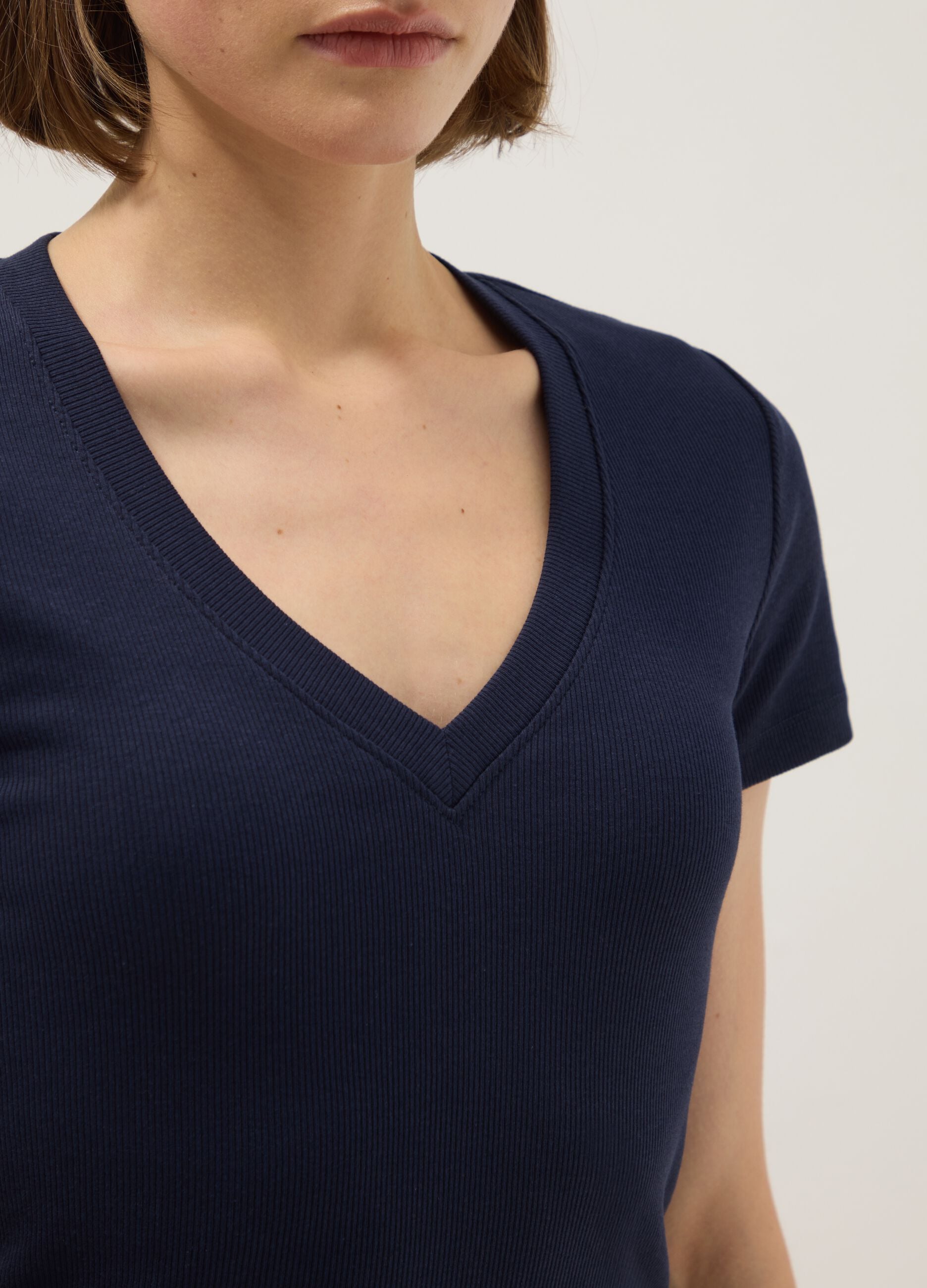 Blue stretch cotton T-shirt with deep V-neck regular fit