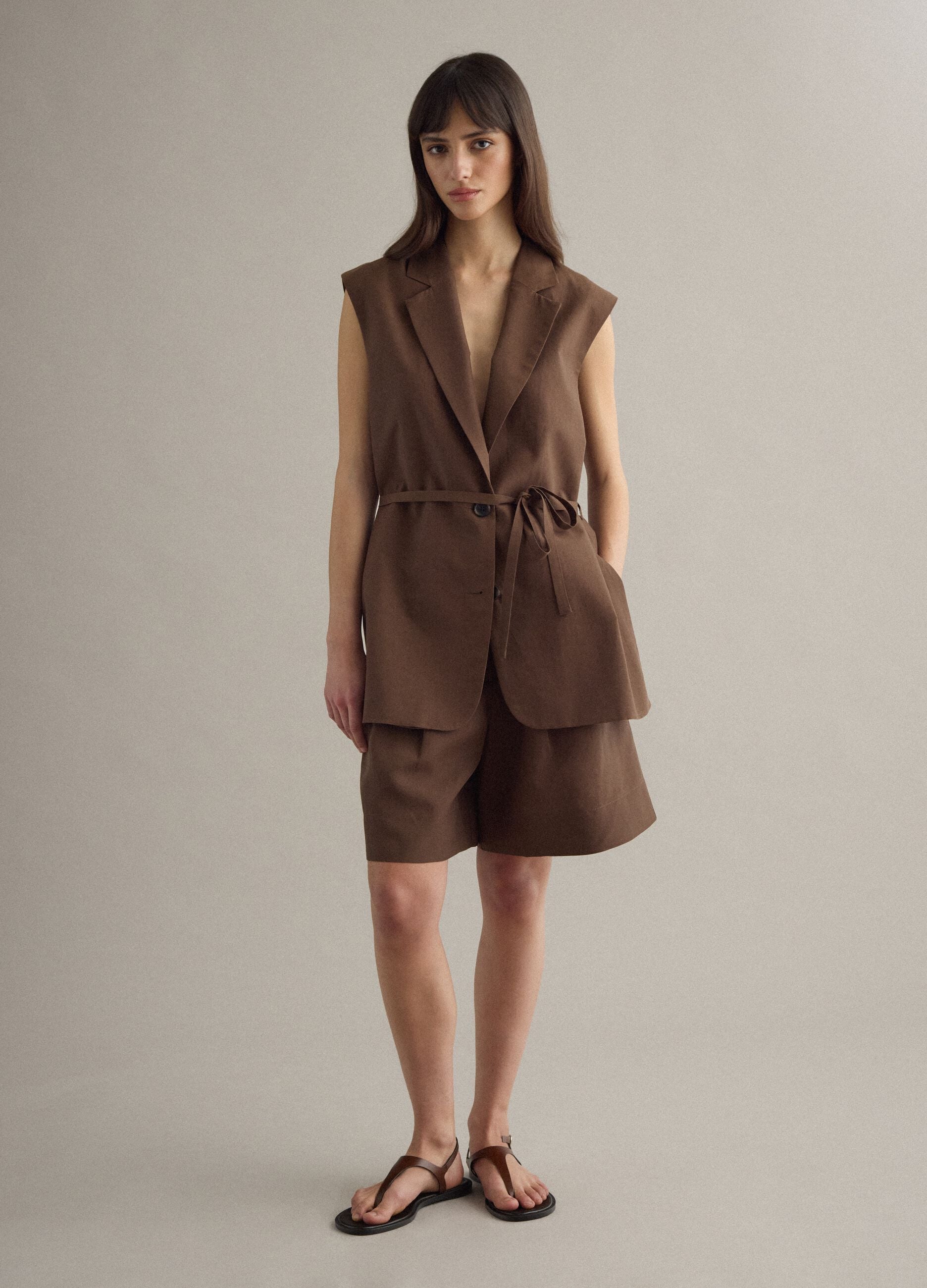 Shorts in misto lyocell e lino marroni regular fit