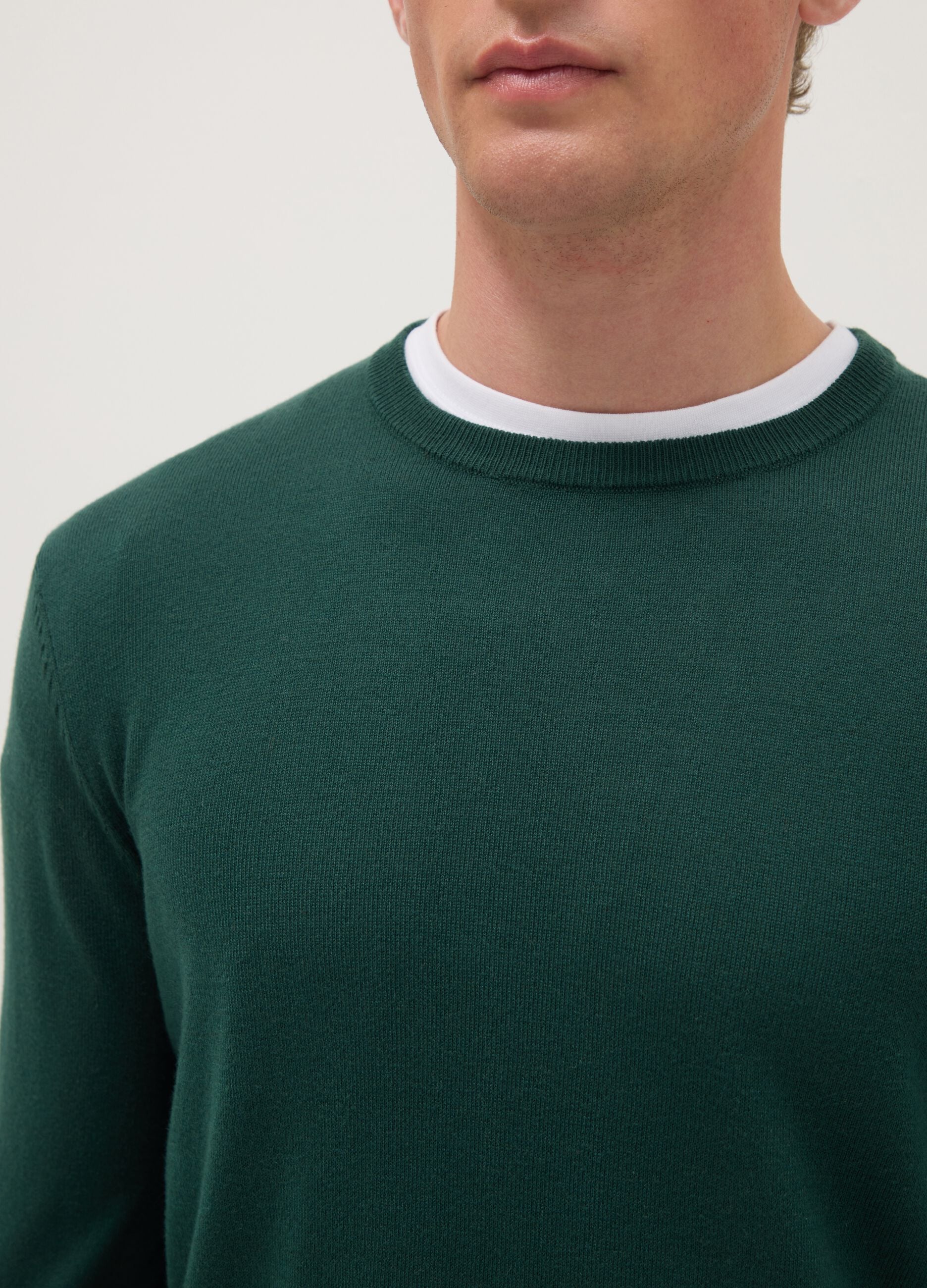 Green crewneck cotton blend pullover with regular fit