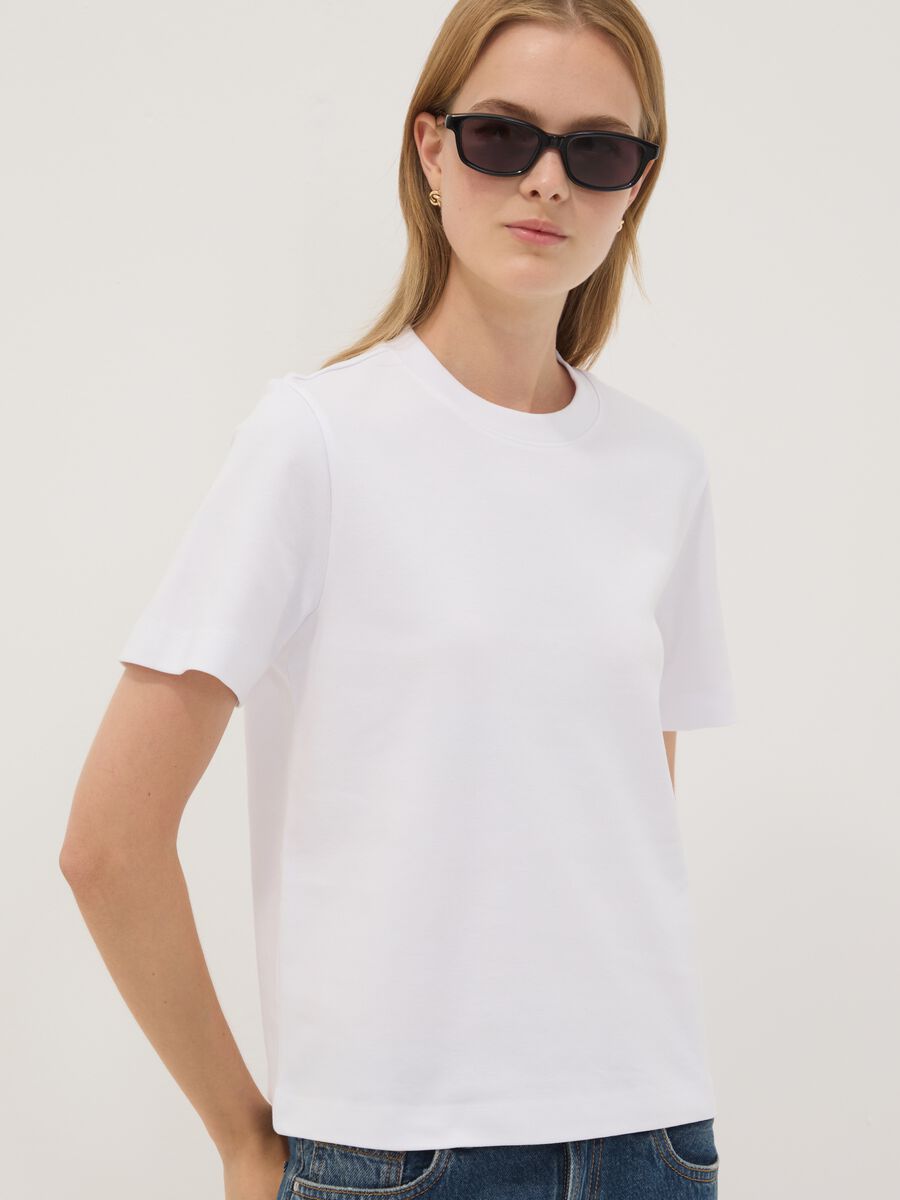 T-shirt relaxed fit bianca in puro cotone a maniche corte_0