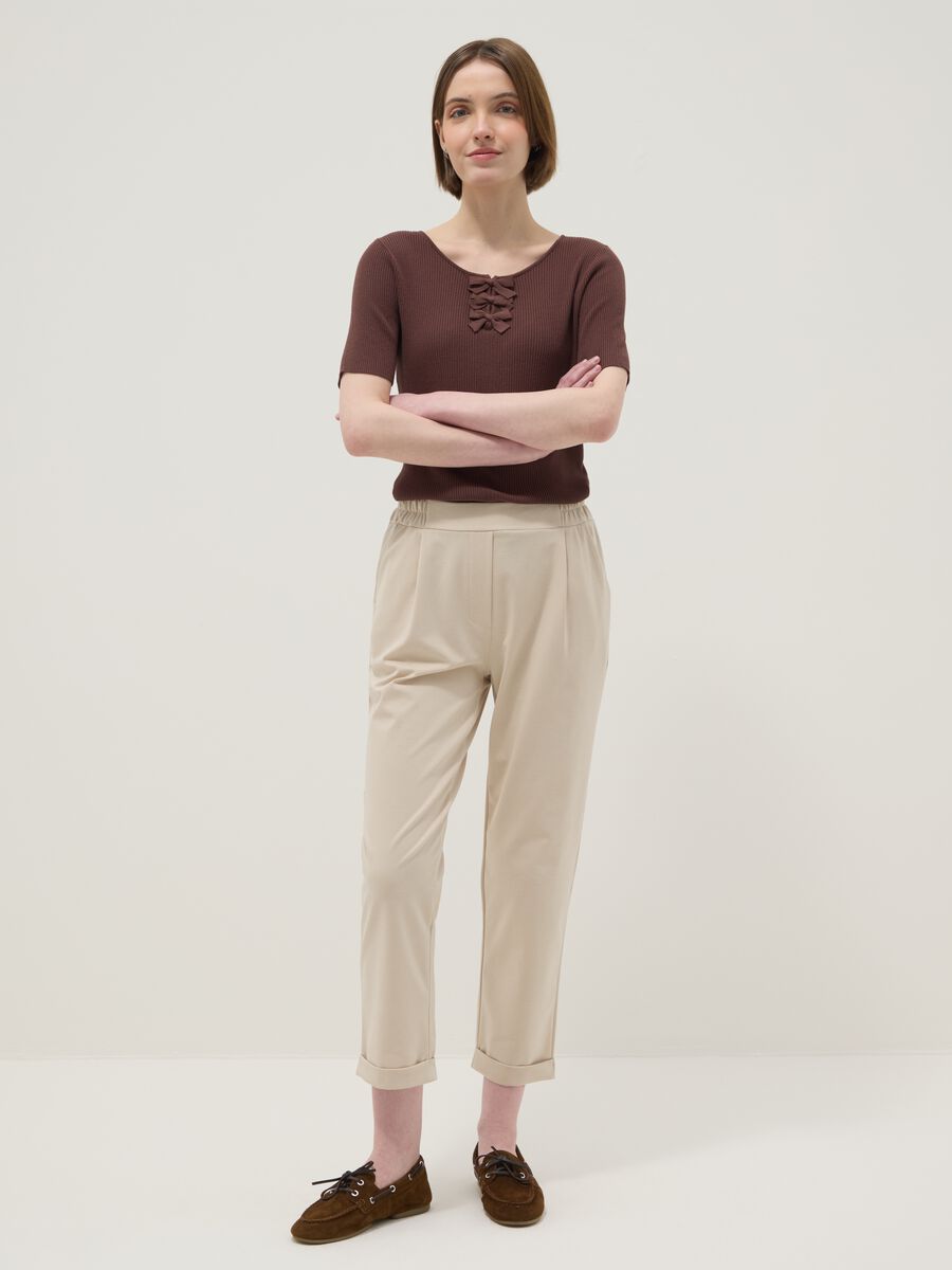 T-shirt in misto viscosa marrone regular fit con fiocchi_1