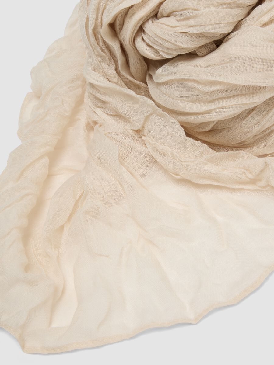 Sciarpa beige effetto stropicciato semitrasparente_2