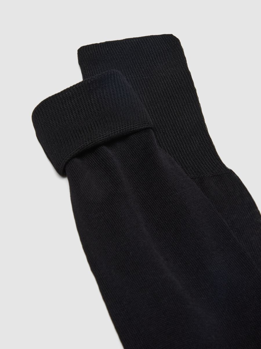 Three-pack long socks in pure black cotton regular fit_1