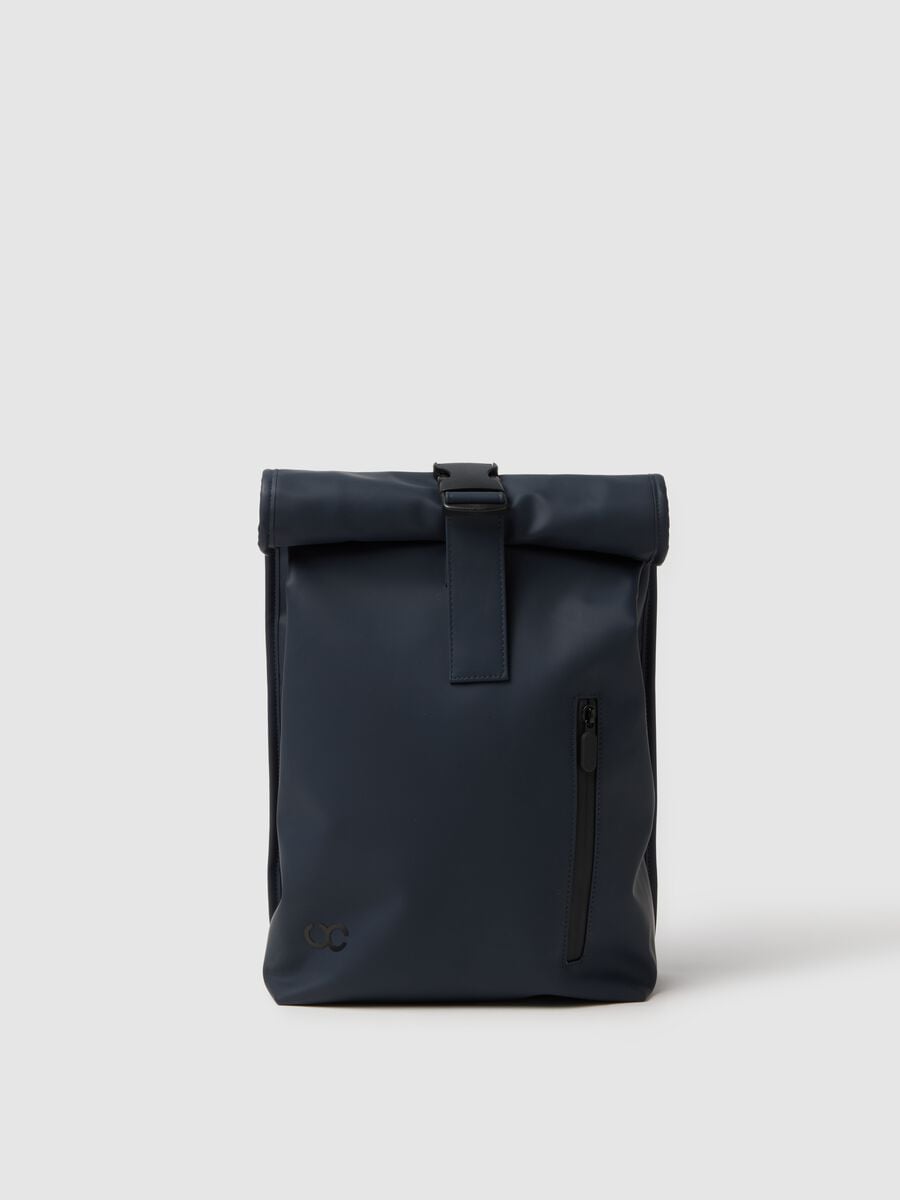 Zaino impermeabile blu con zip e tasca frontale_0