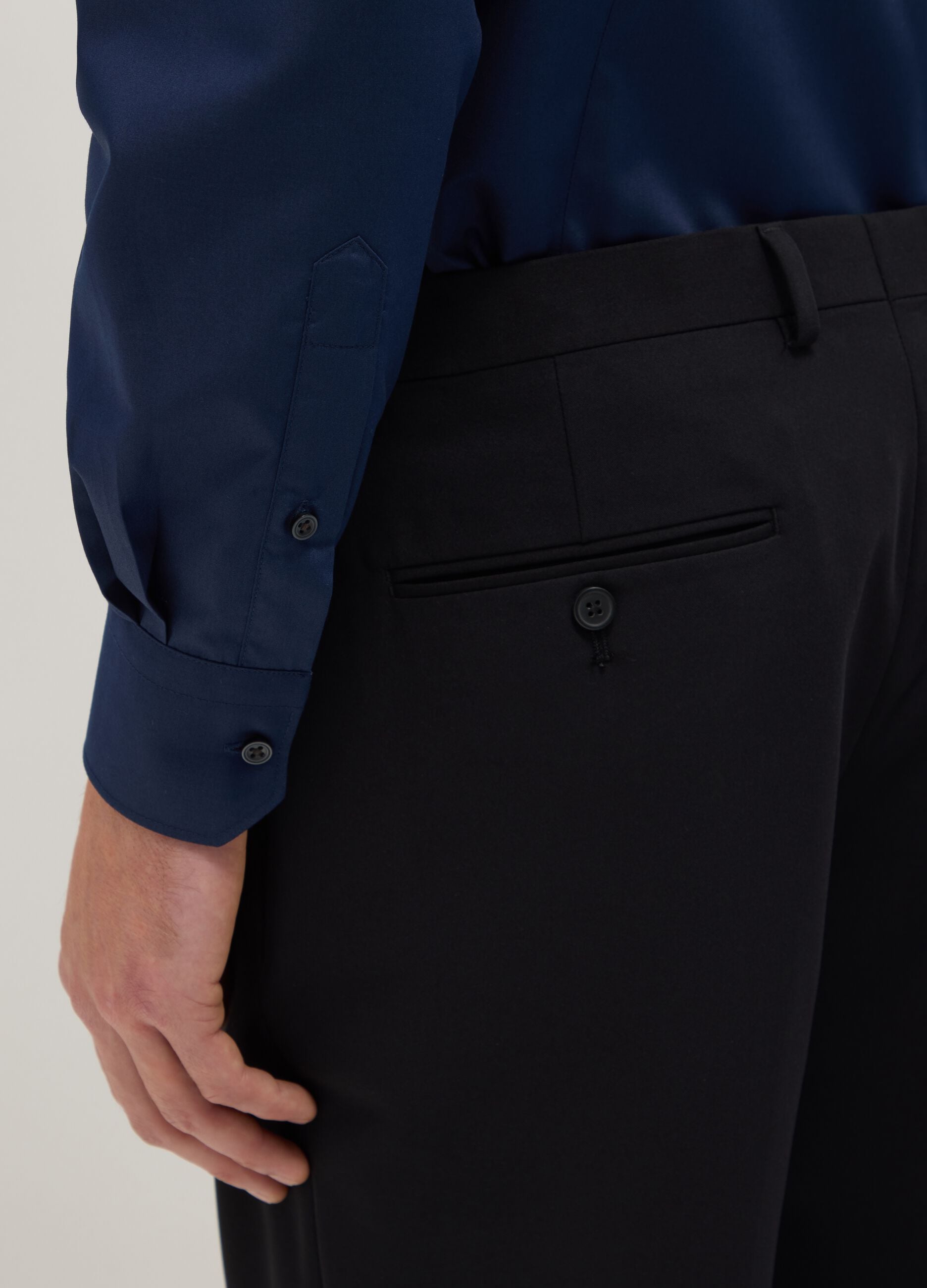 Blue cotton blend slim fit easy iron shirt
