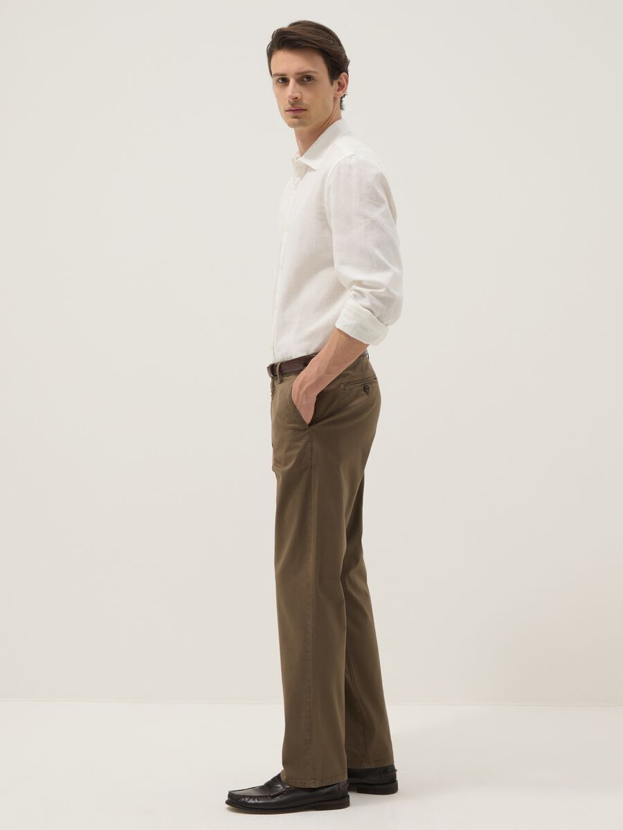 Pantaloni chino marroni in cotone elasticizzato regular fit_3