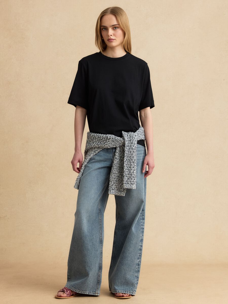 T-shirt nera in puro cotone a maniche corte_2