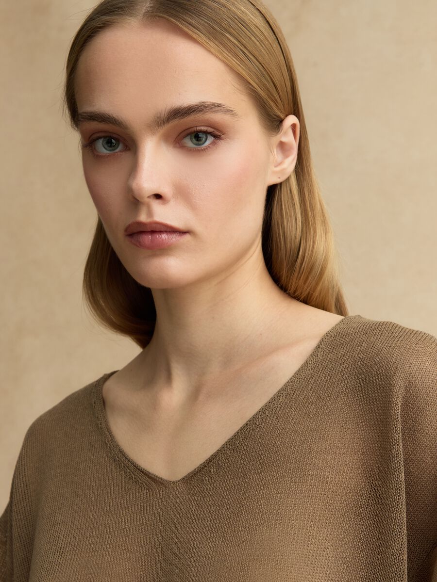 Brown oversized lyocell and linen blend V-neck jumper_0