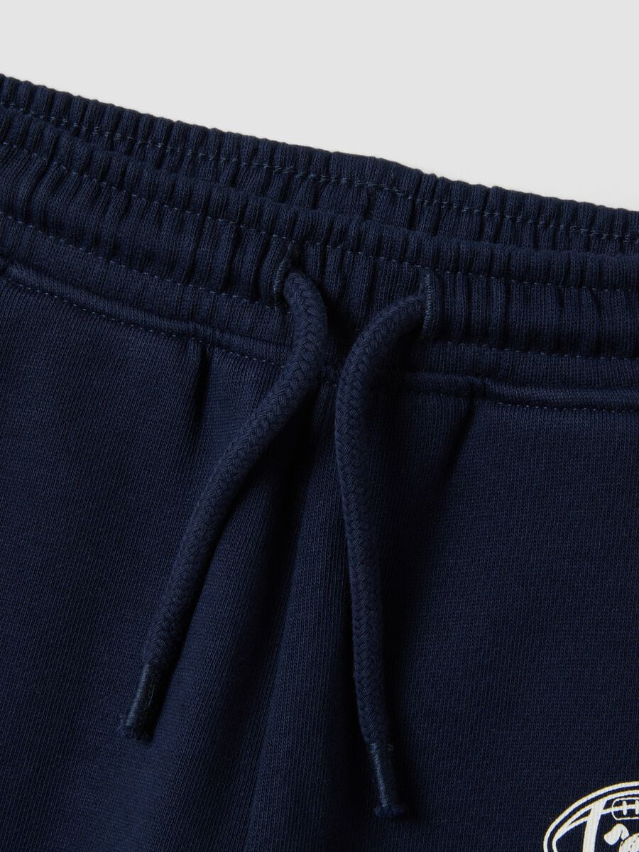 Pantaloni jogger blu in puro cotone organico con coulisse per bimbo_2