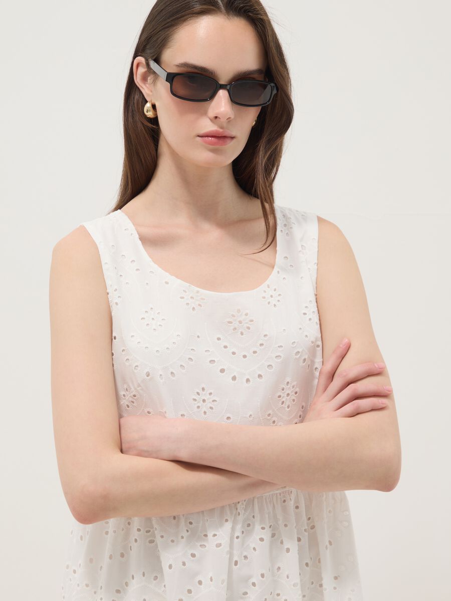 White sleeveless pure cotton broderie dress, regular fit_2