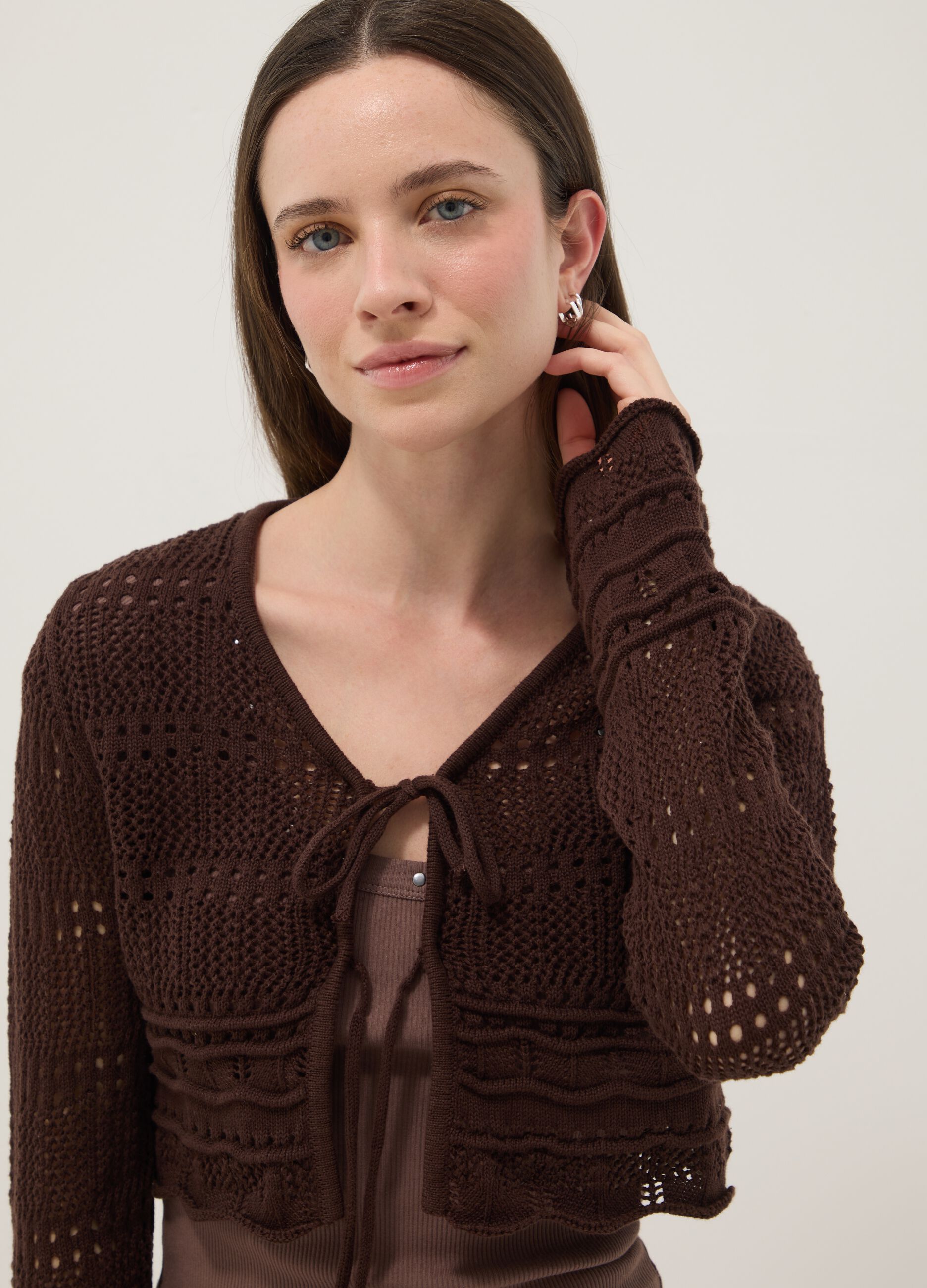 Cardigan deep V in crochet di puro cotone marrone regular fit