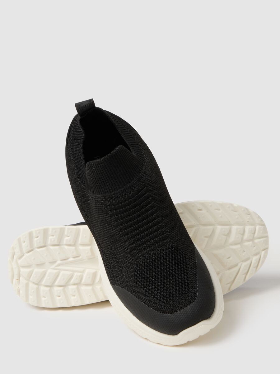 Black regular fit sneakers with sturdy white sole_1