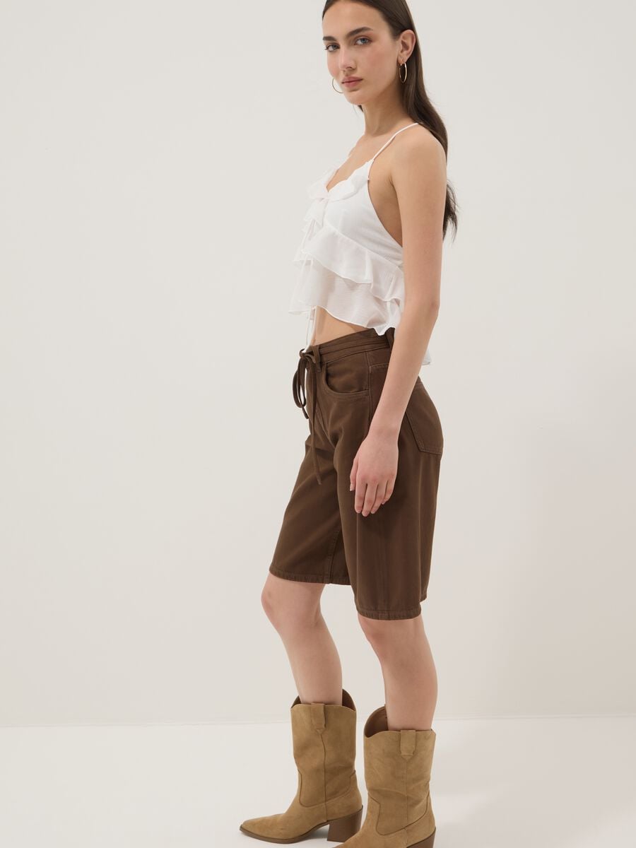Top bianco con volant e bretelle sottili regular fit_0
