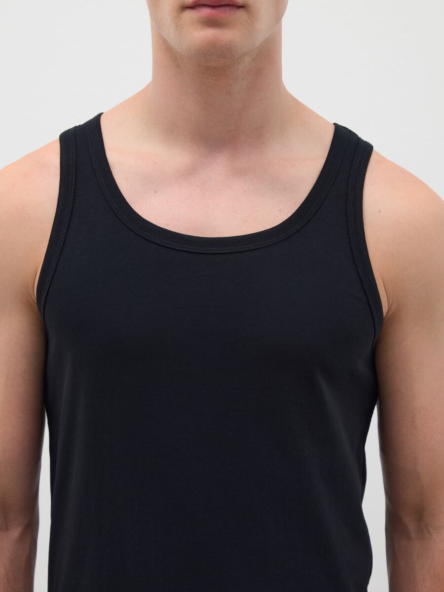 Black regular-fit vest top in pure organic cotton_1