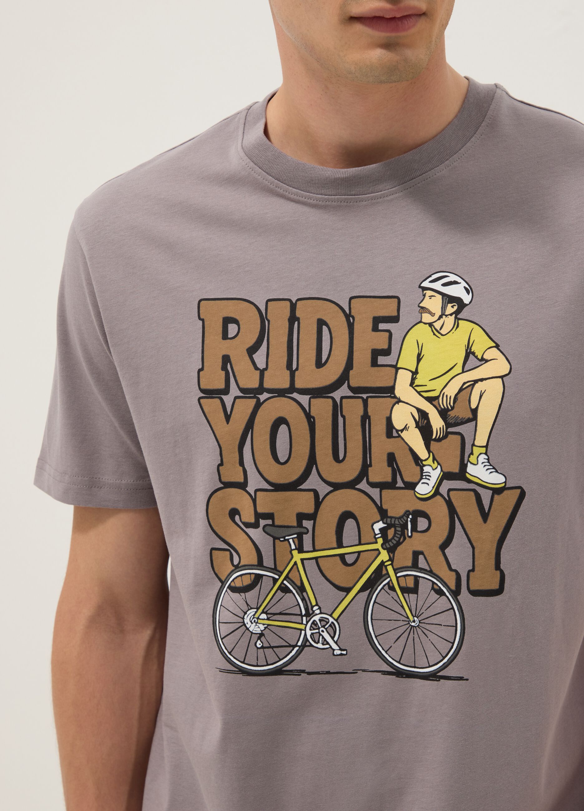 Grey pure cotton T-shirt with front print, regular fit