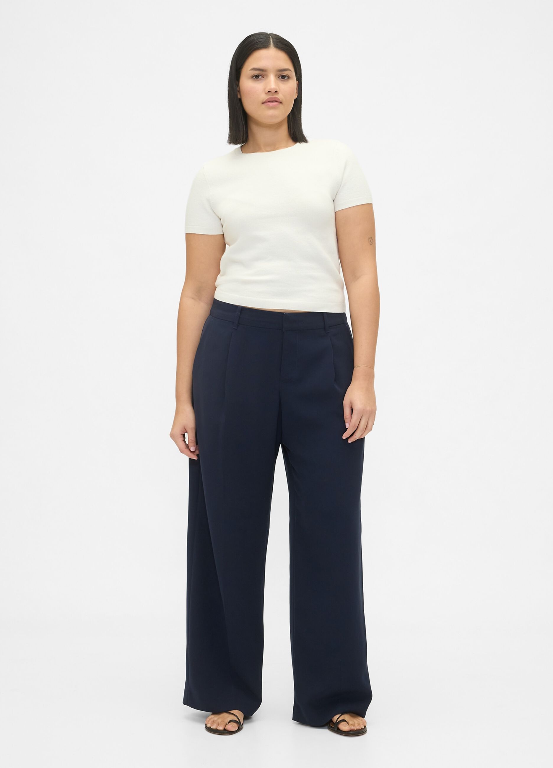 Wide-leg blue trousers in stretchy fabric