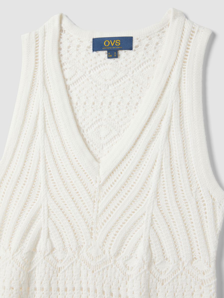 White pure cotton slim-fit dress with broderie detail and deep V-neck_5