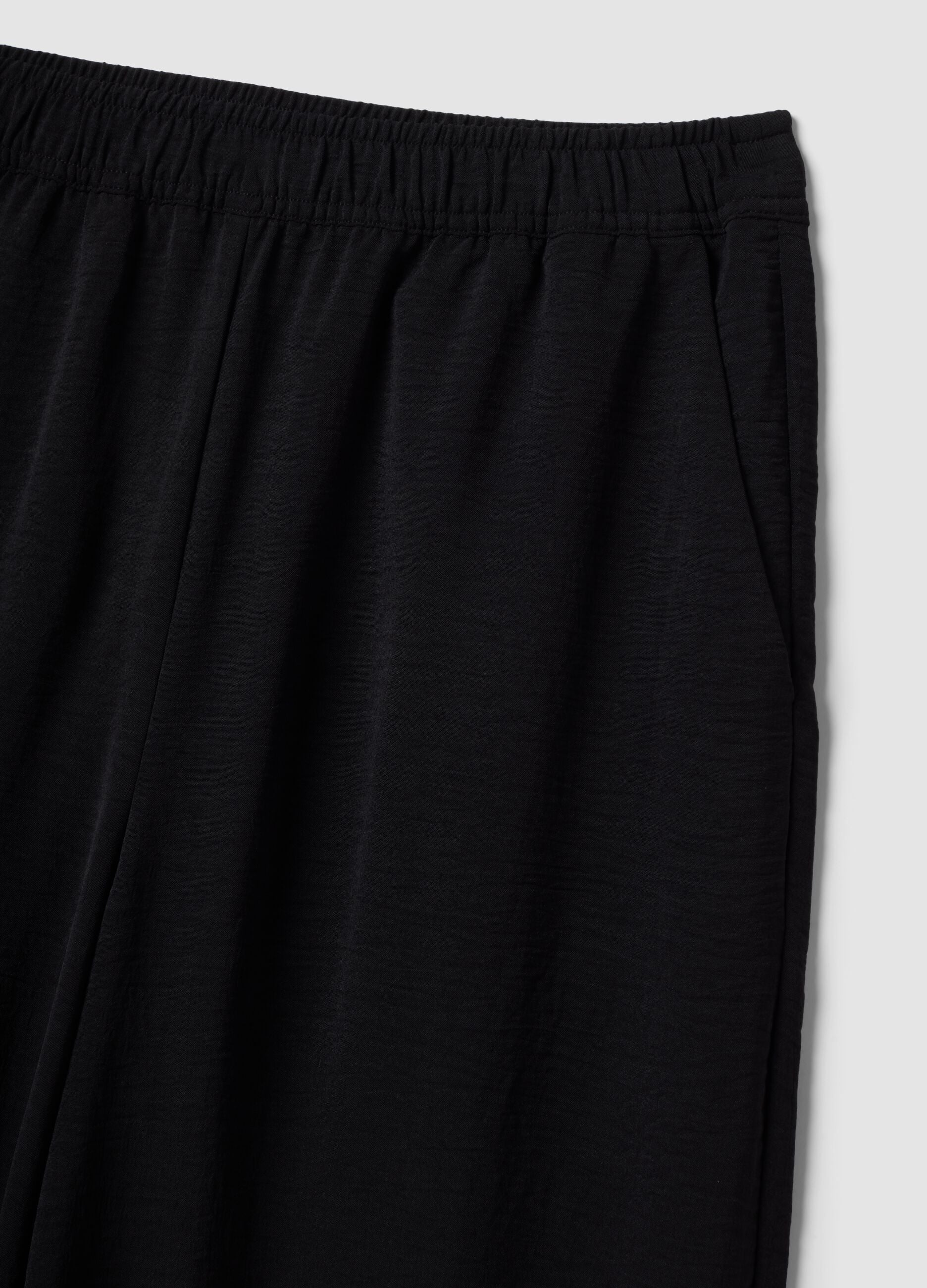 Pantaloni neri wide leg con vita elasticizzata