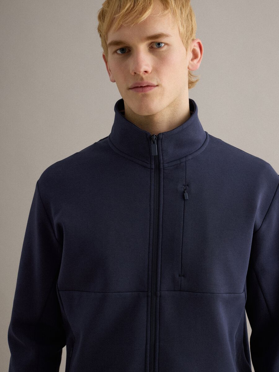 Felpa in misto cotone blu regular fit con full zip e collo alto_0