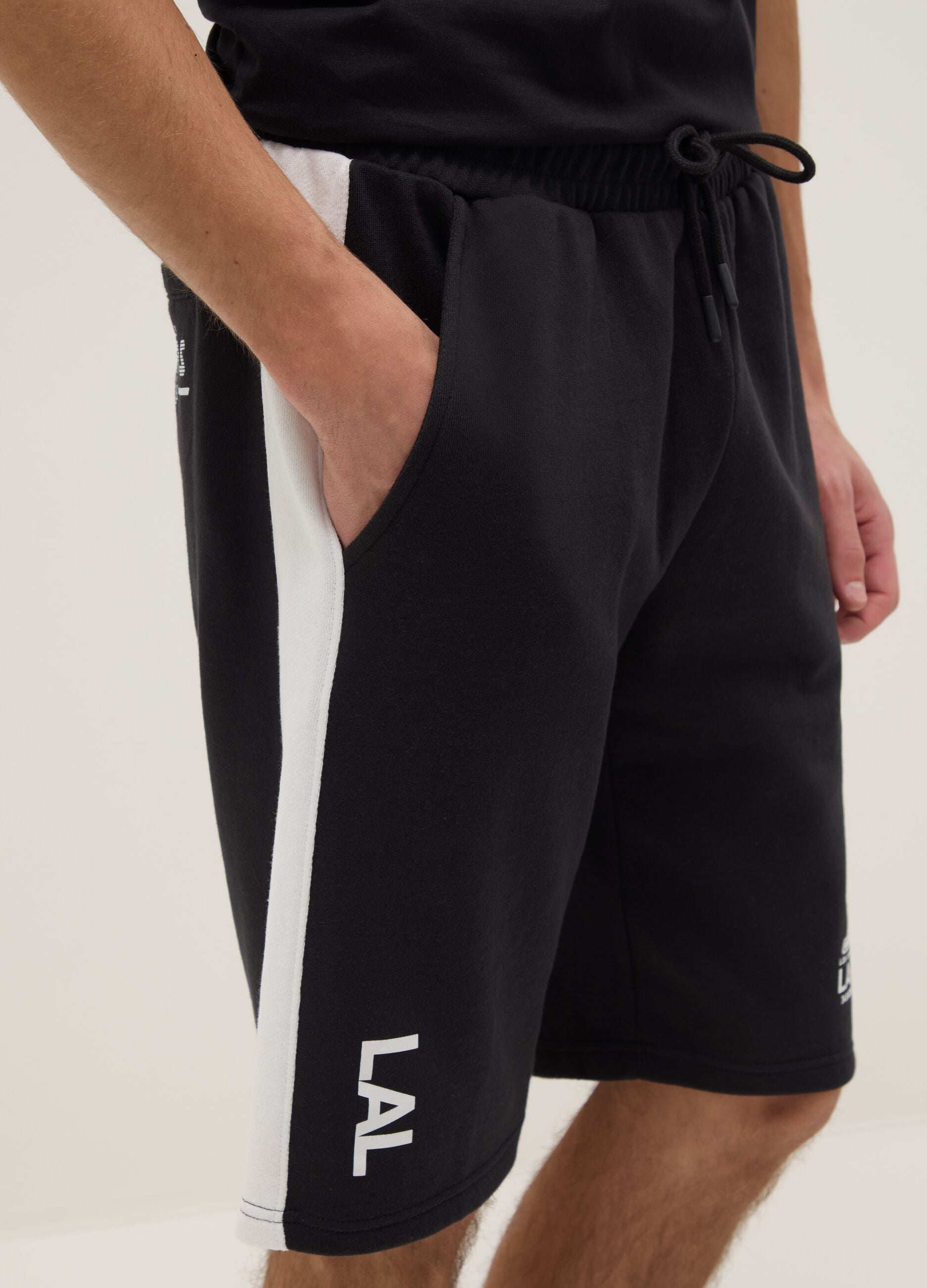 Black cotton blend regular fit sports shorts with Lakers logo
