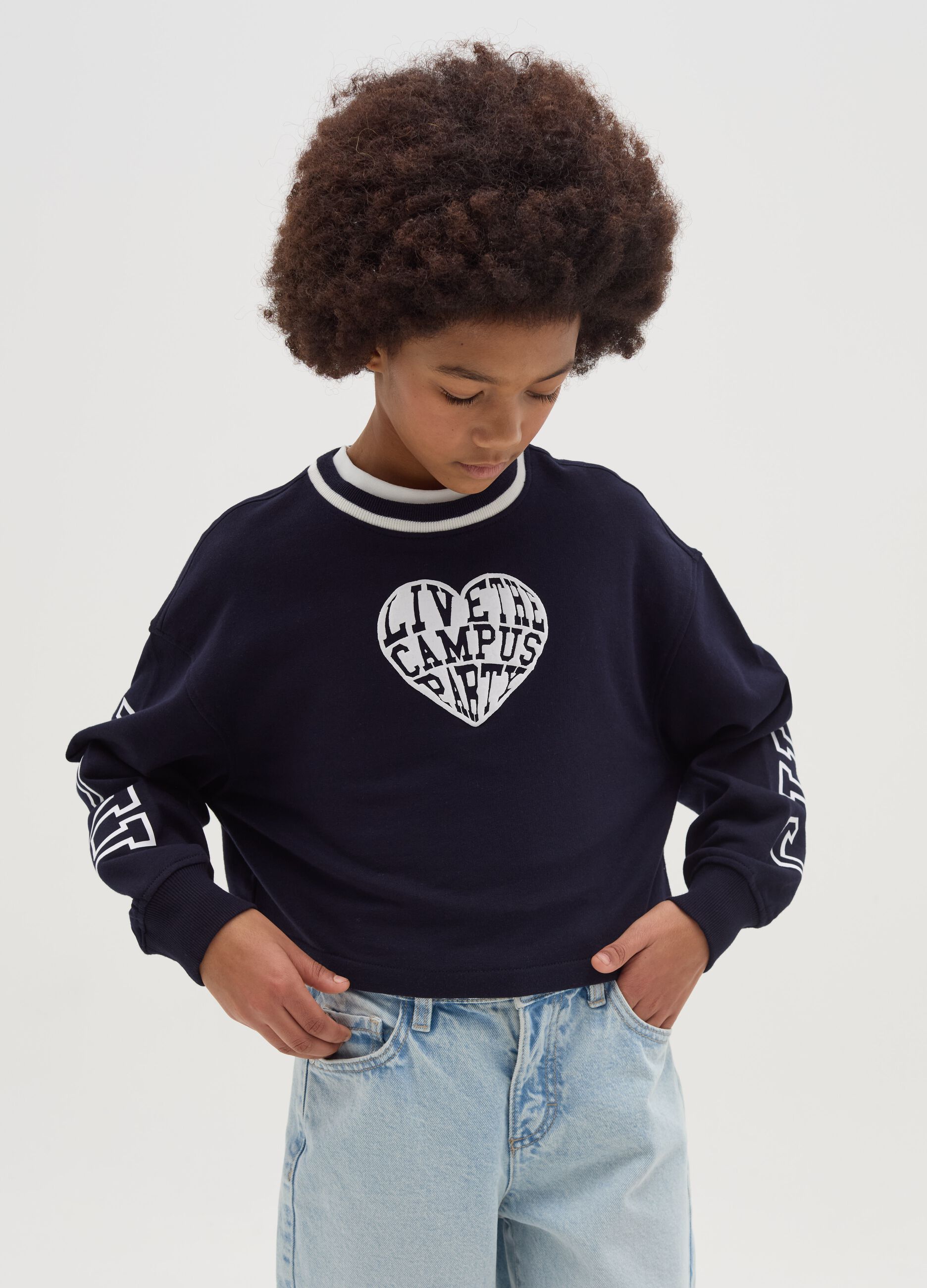 Sweatshirt with heart and "Live the campus party" lettering