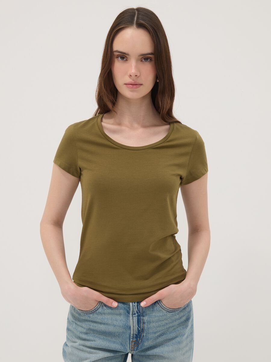 T-shirt verde in cotone elasticizzato a girocollo regular fit_0