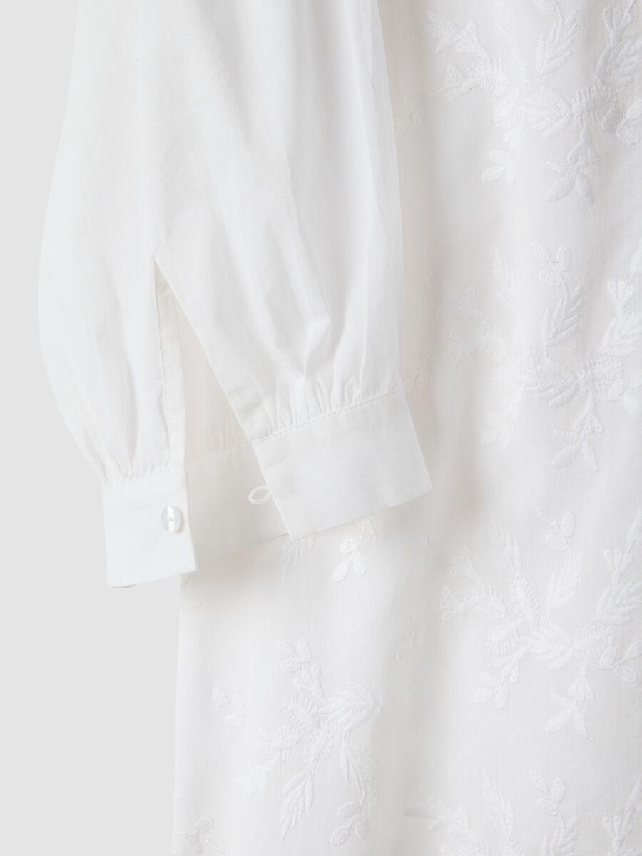 Camicia premaman in puro cotone bianca regular fit con decori floreali_5