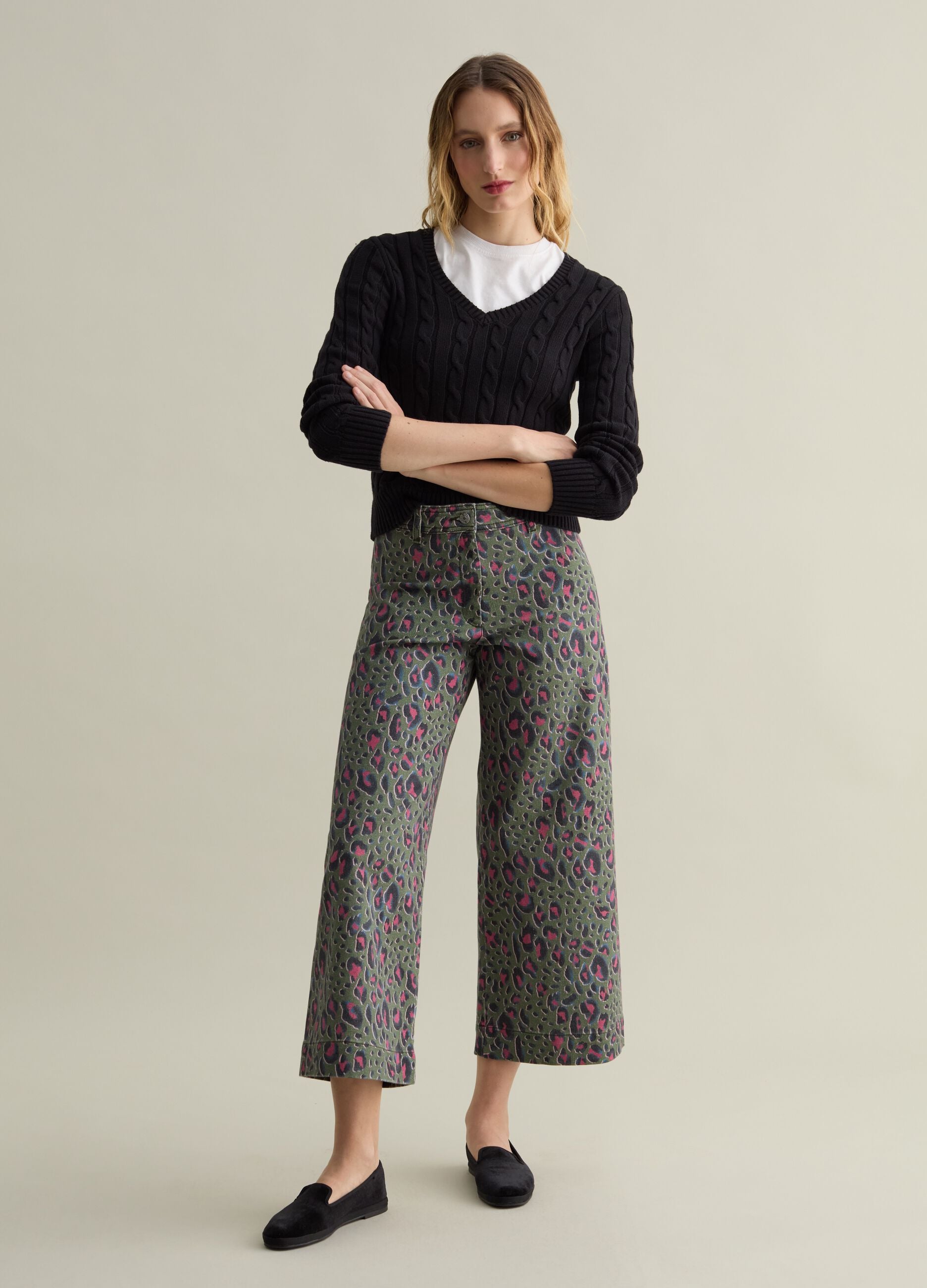 Cable-knit pullover with V neck