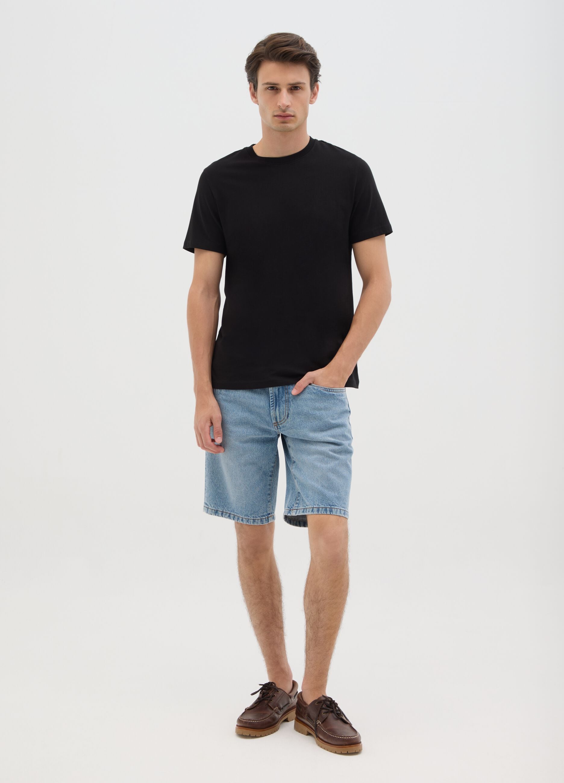 Men&rsquo;s grey denim slim fit shorts in 100% cotton