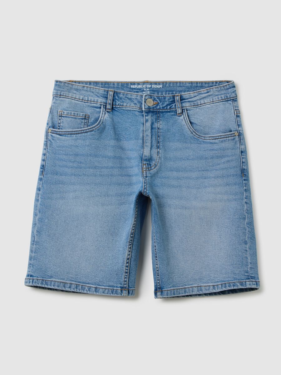Men&rsquo;s slim-fit light blue denim Bermuda shorts_4