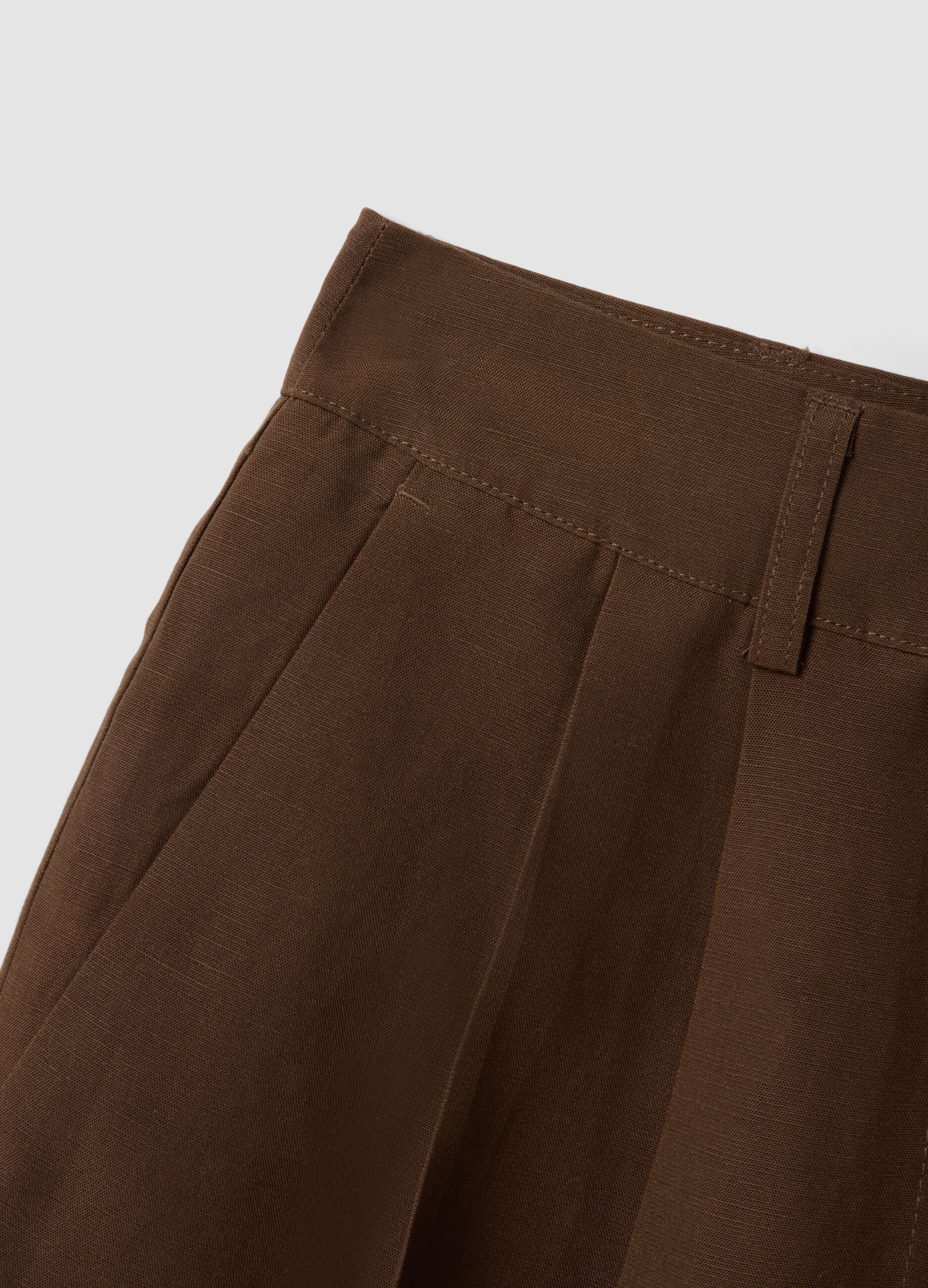 Shorts in misto lyocell e lino marroni regular fit