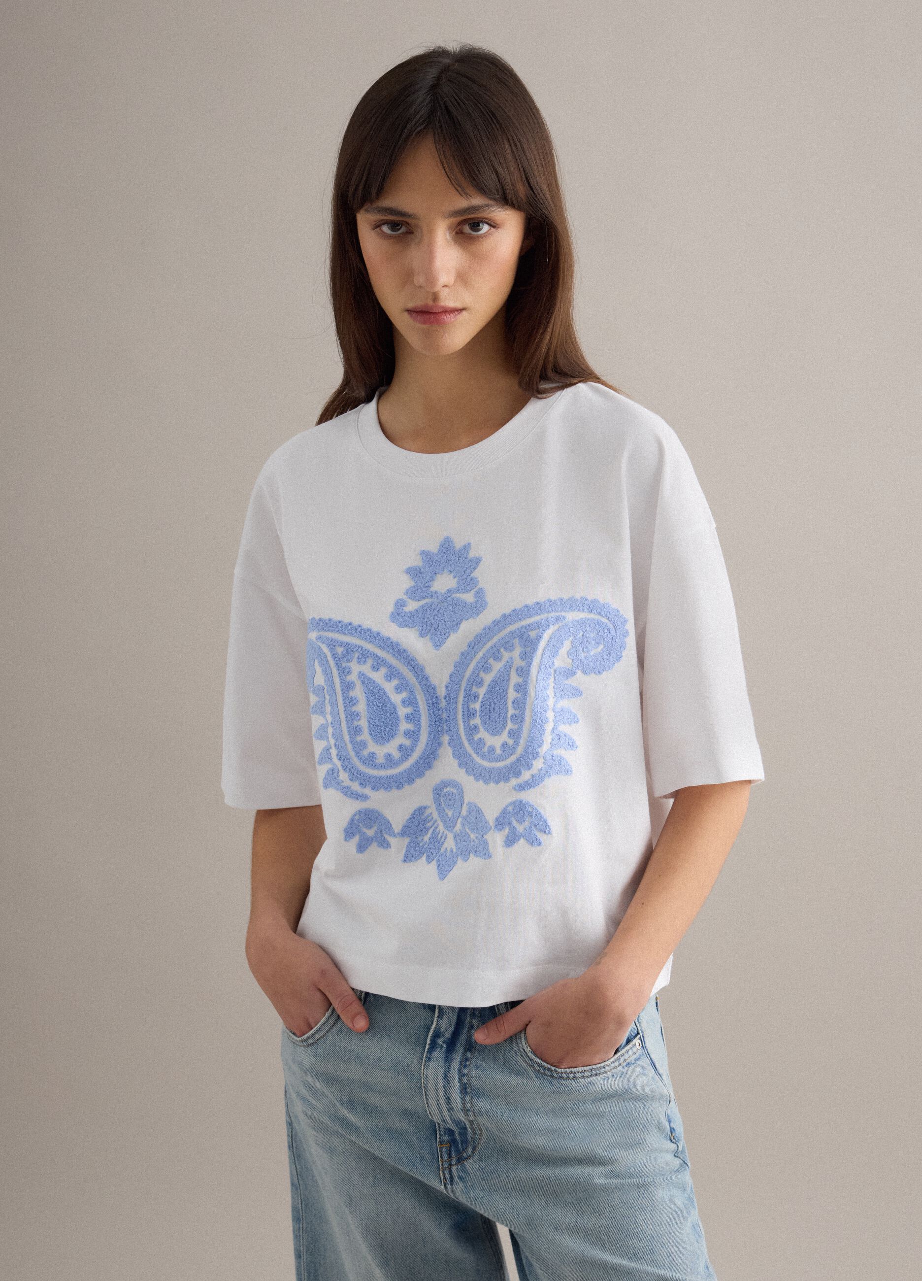 White pure cotton T-shirt relaxed fit with paisley pattern