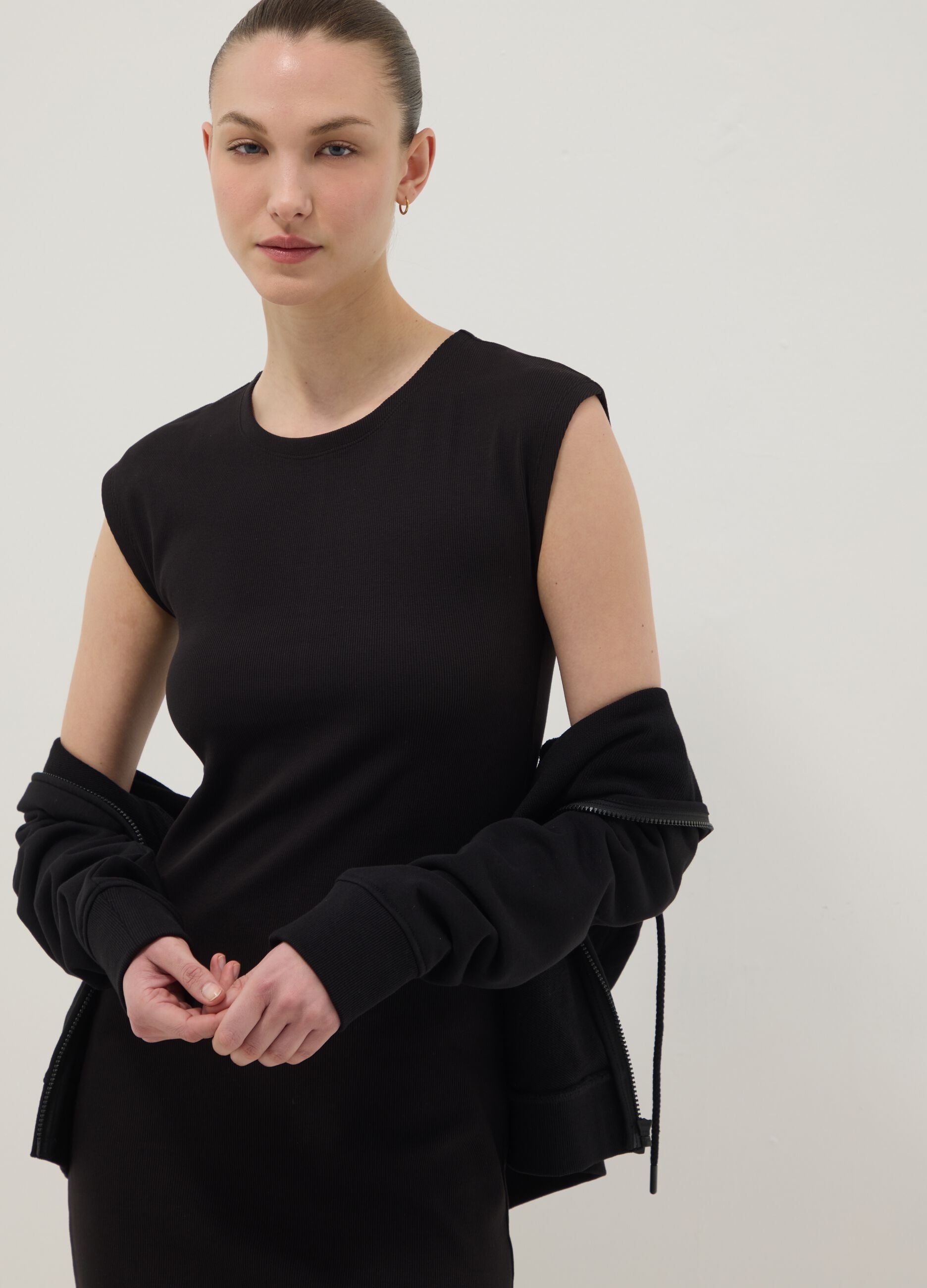 Black sleeveless fitted stretch cotton dress
