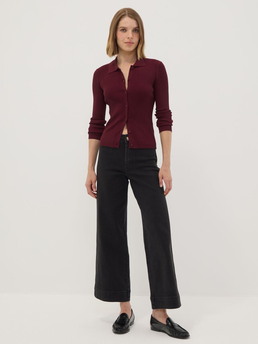 Cardigan fitted rosso a coste in misto viscosa con colletto polo_1