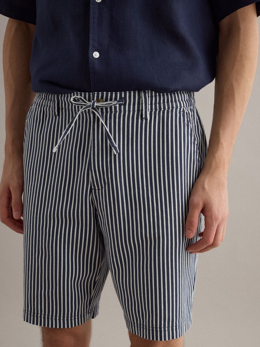 Multicoloured striped regular fit linen-cotton blend shorts_3