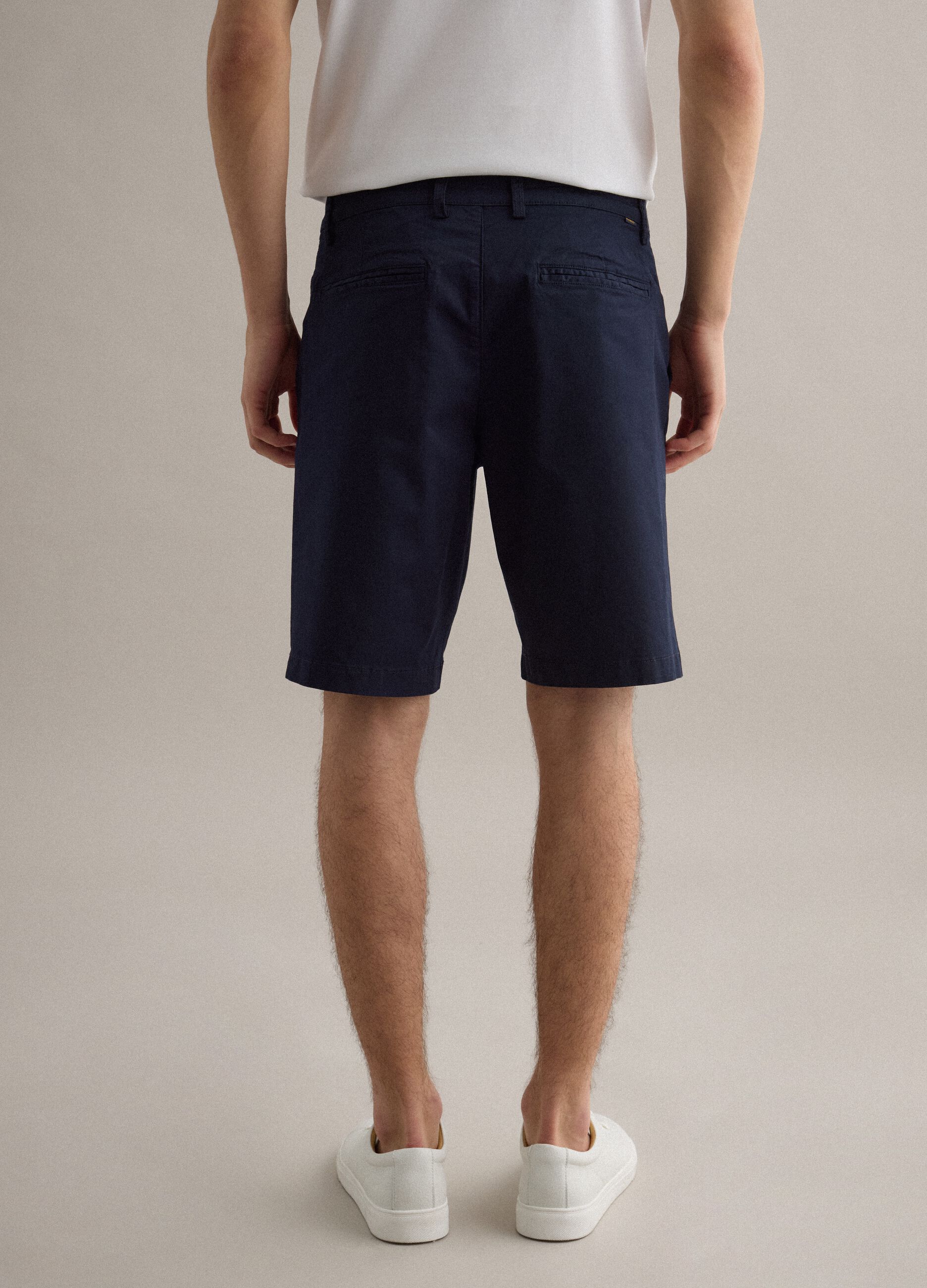 Blue stretch cotton chino shorts, regular fit