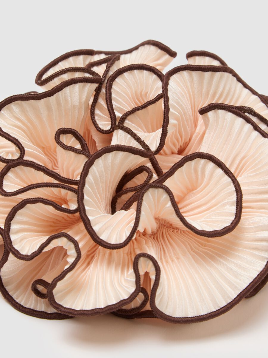 Multicolour hair clip with ruffled design_1