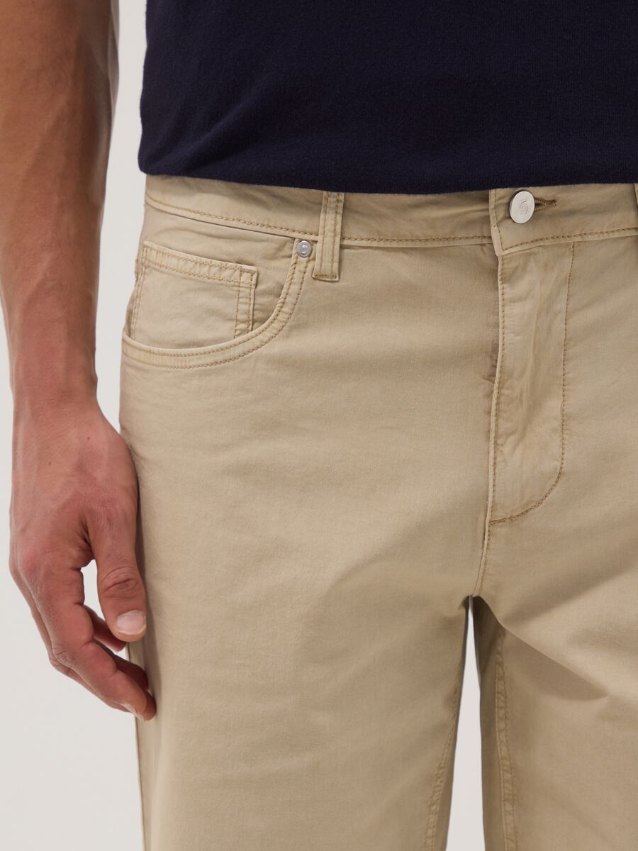 Beige stretch-cotton Bermuda shorts, regular fit_3